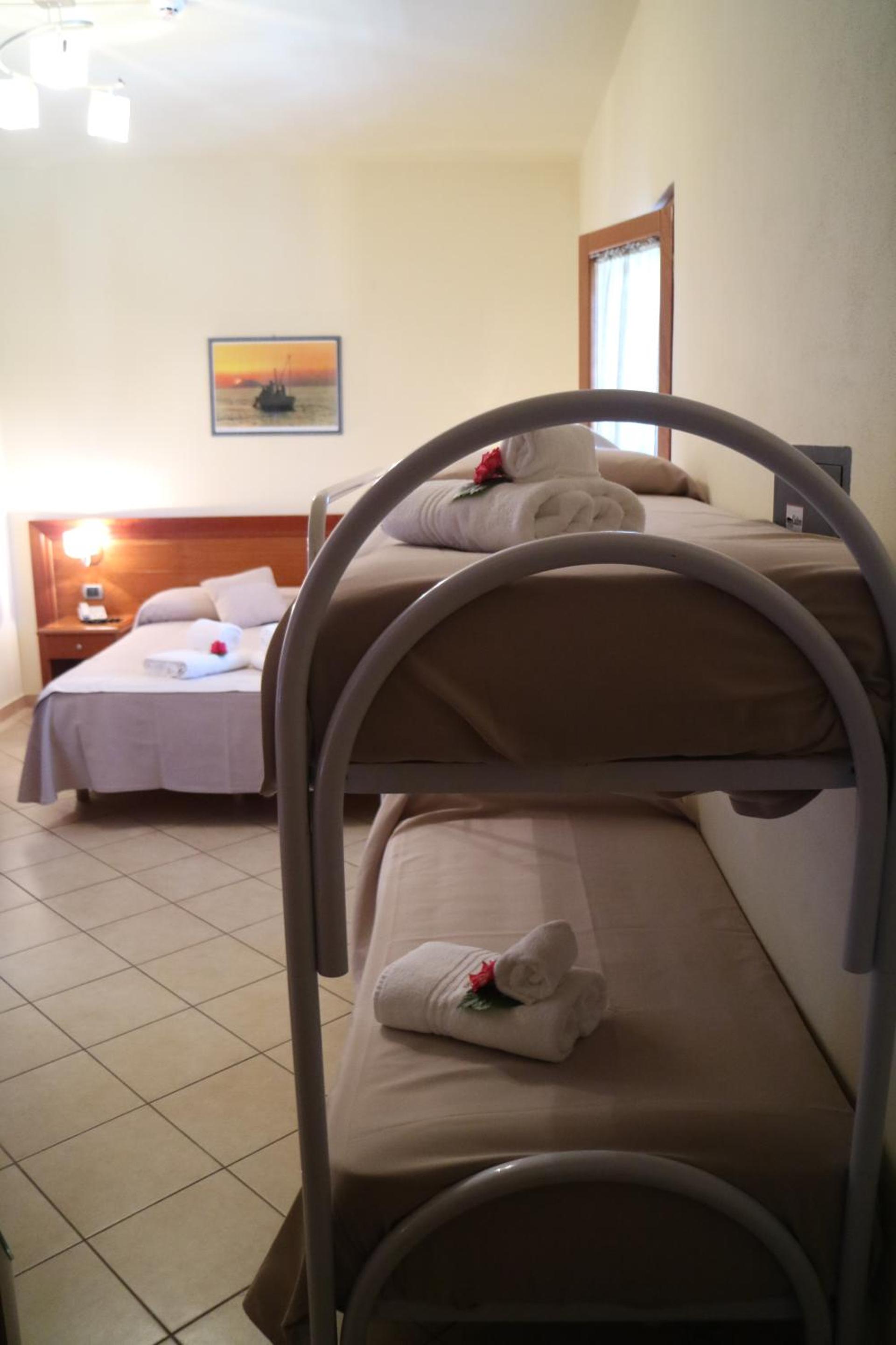 Standard Quadruple Room - Photo 3
