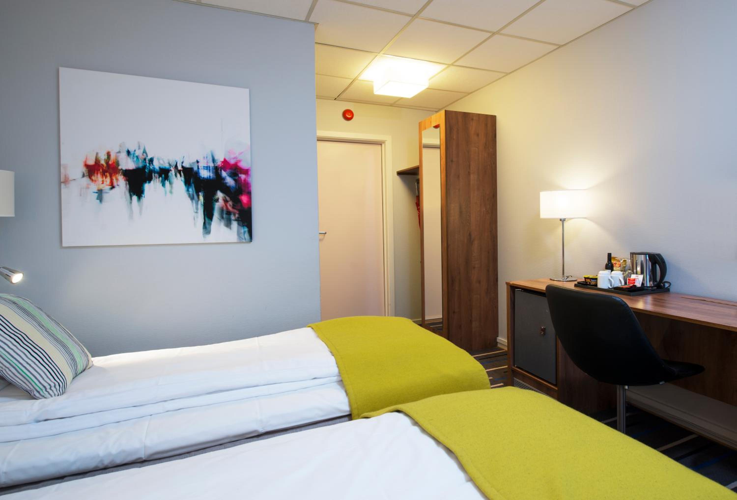 Standard Twin Room - Photo 3