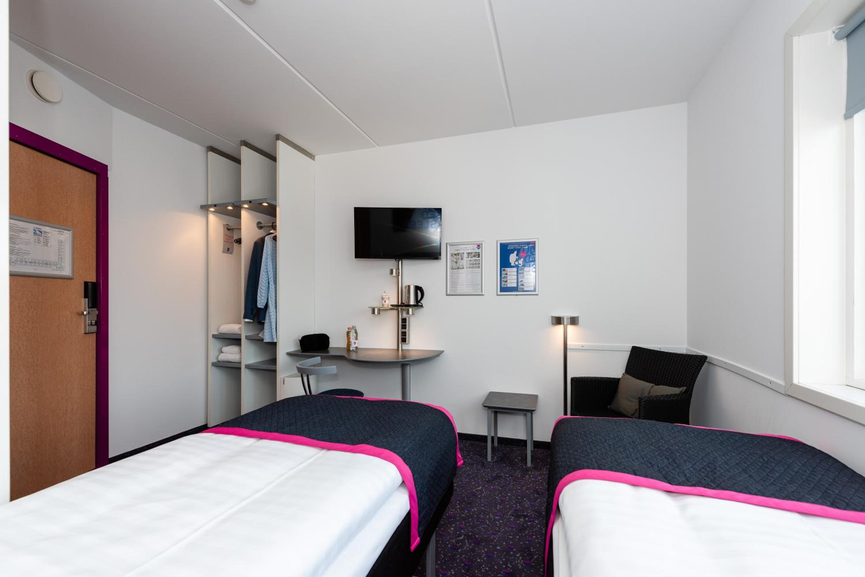 Commodore Room