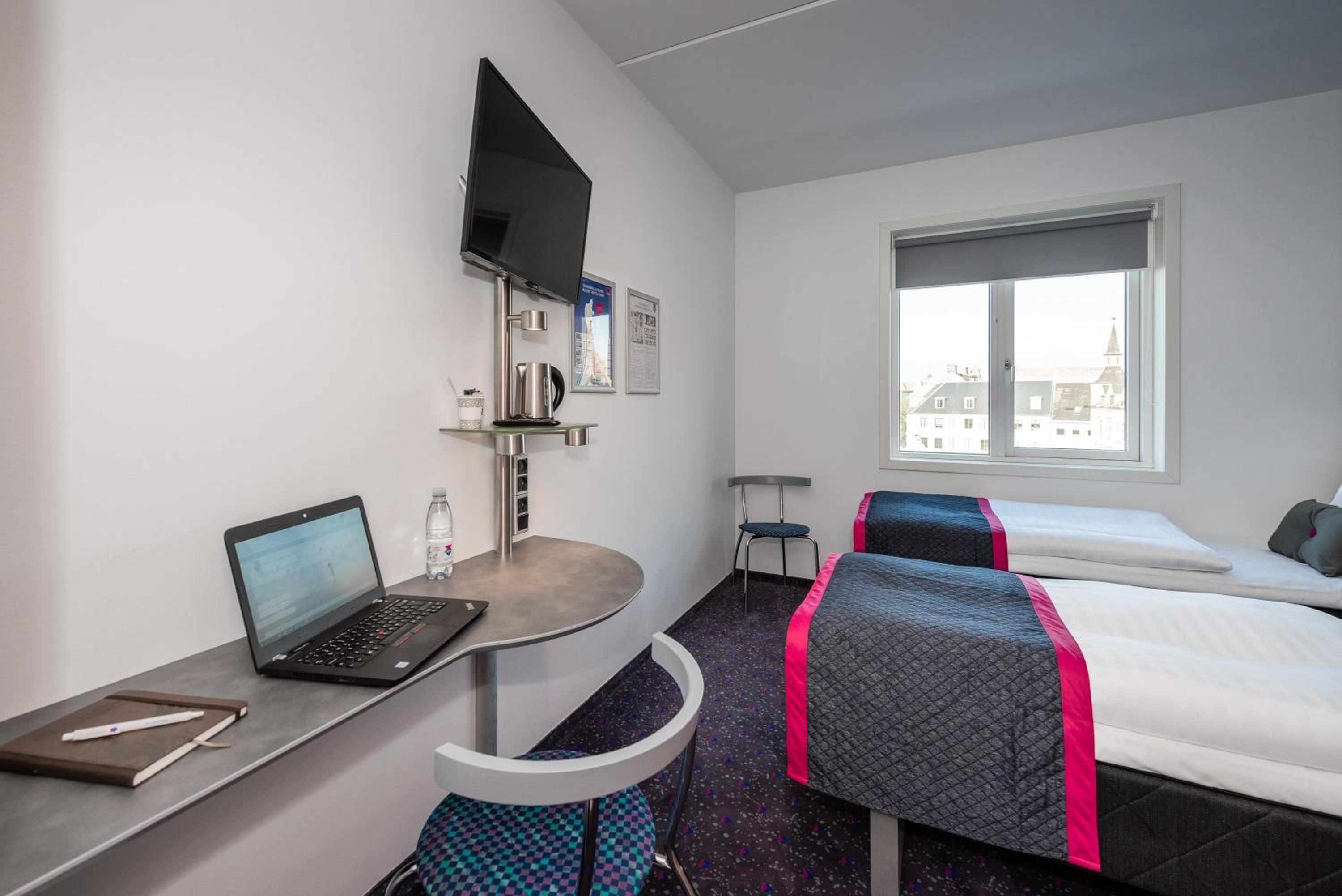 Commodore Room