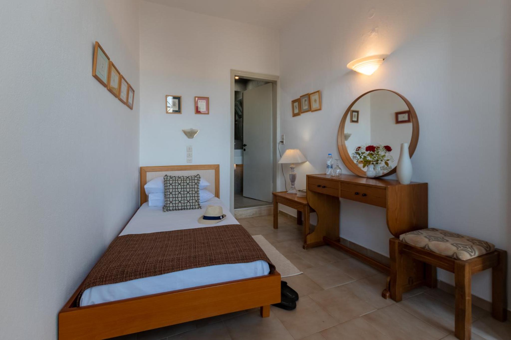 Standard Single Room with Garden View