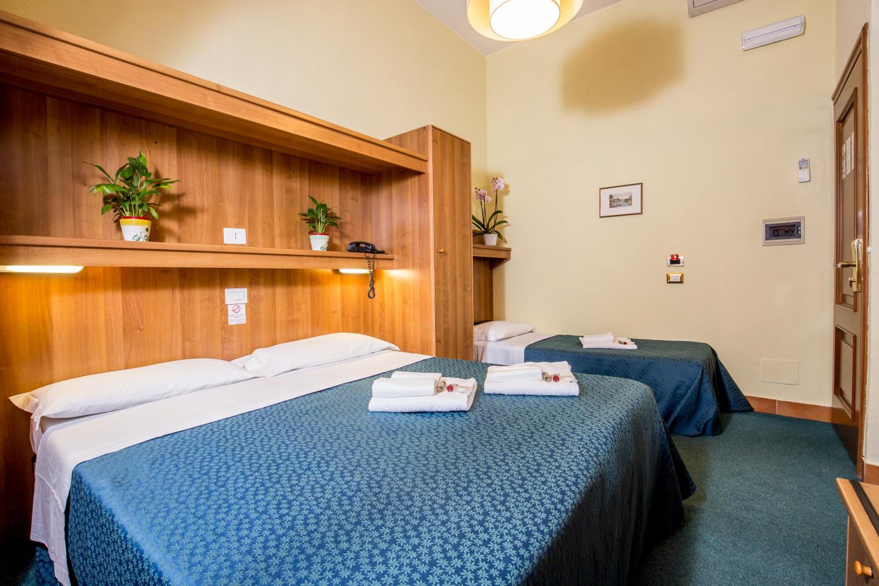 Superior Triple Room photo 3