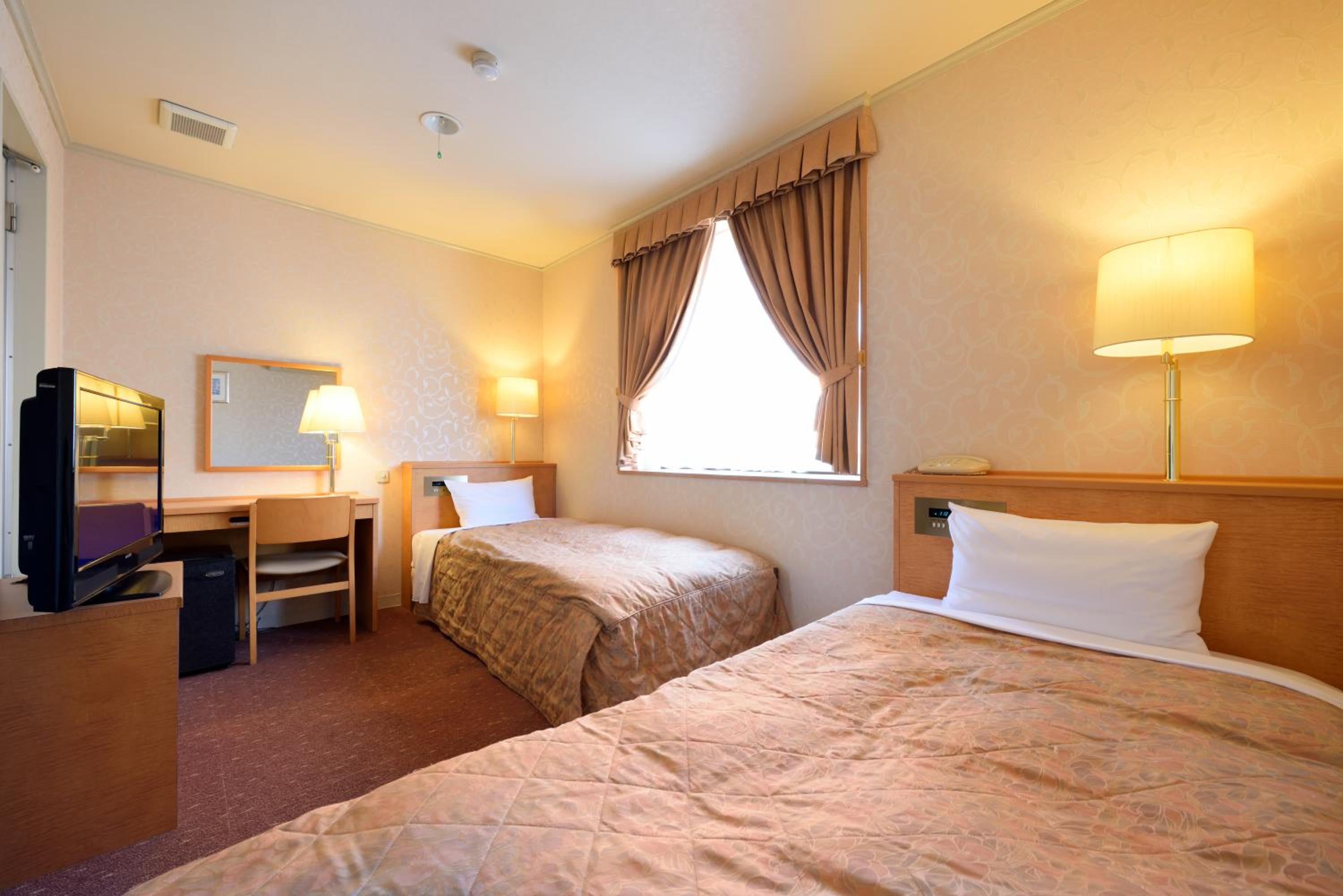 Twin Room - Non-Smoking - Photo 1