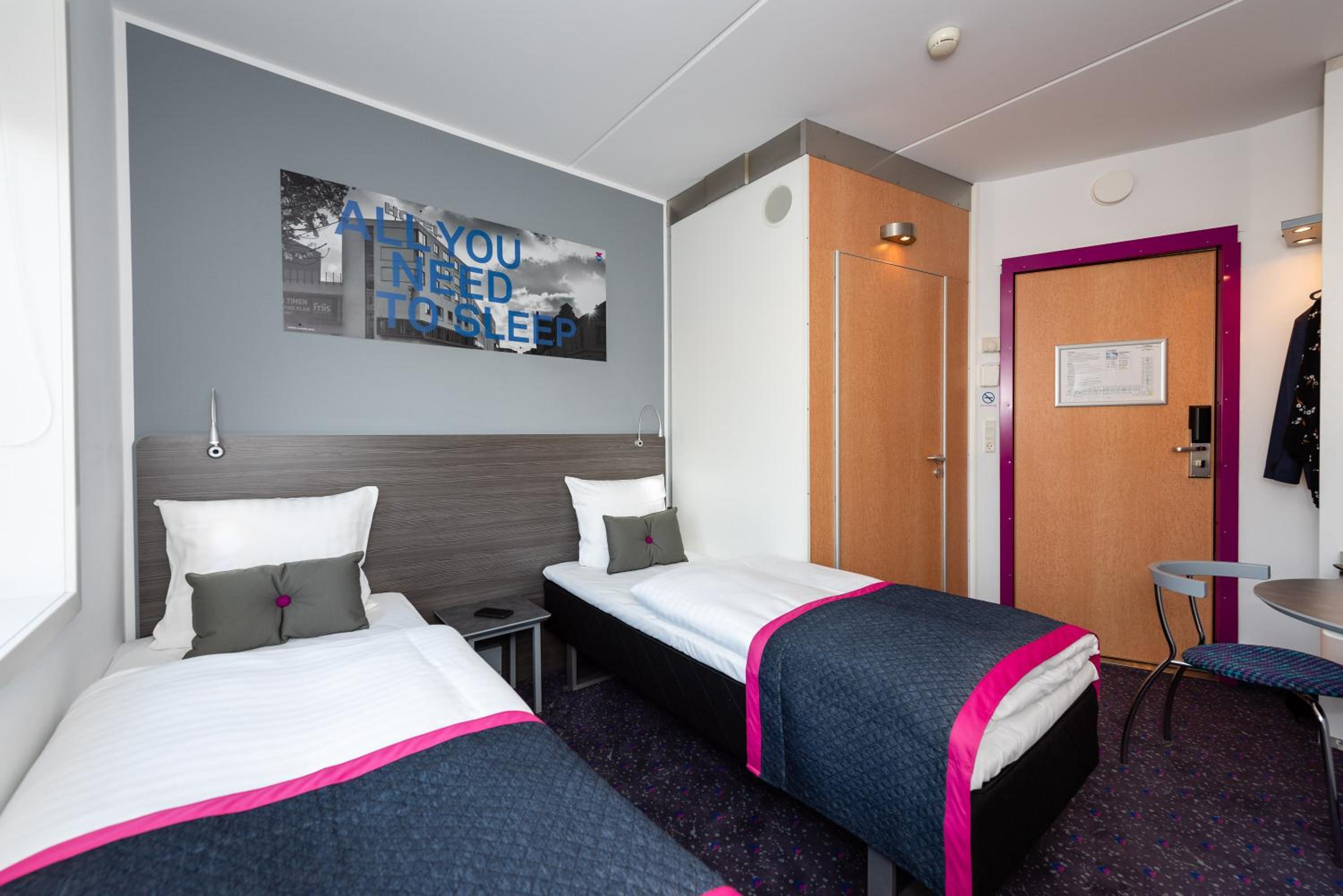 Commodore Room