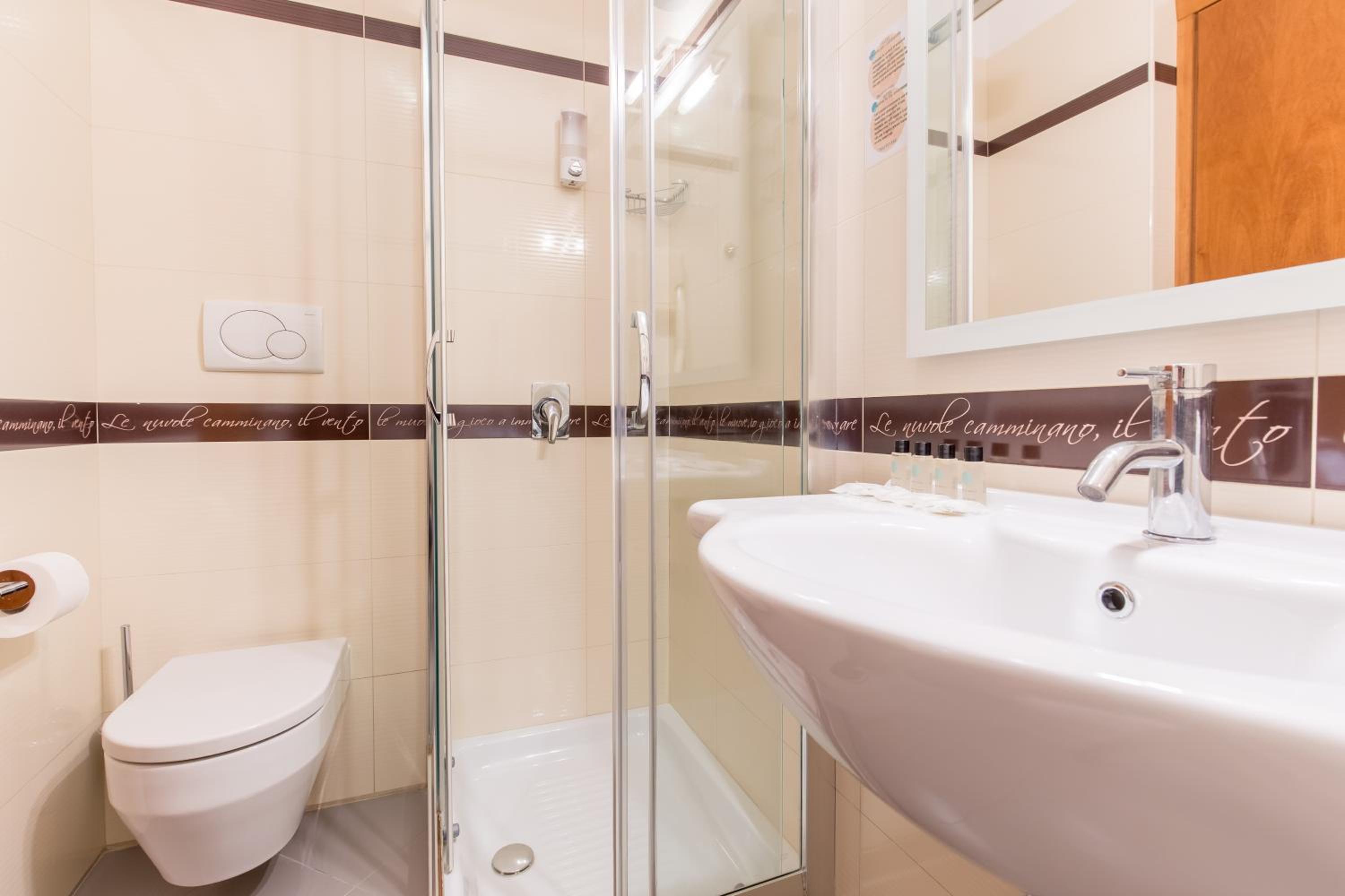 Superior Quadruple Room photo 2