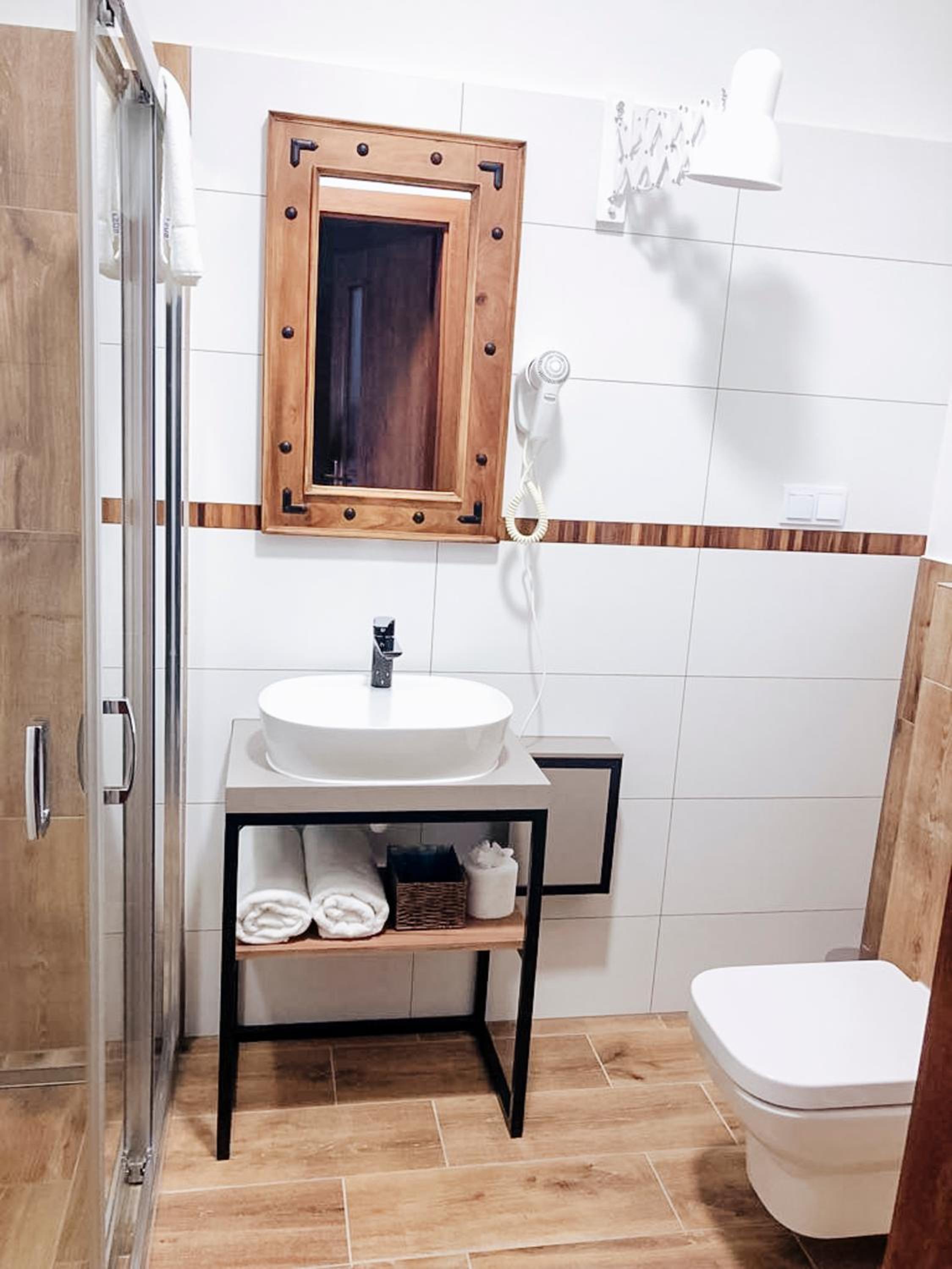 Double Room - Photo 11