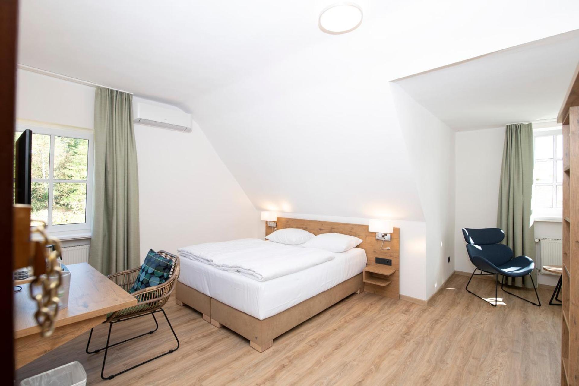 Deluxe Double Room - Photo 9