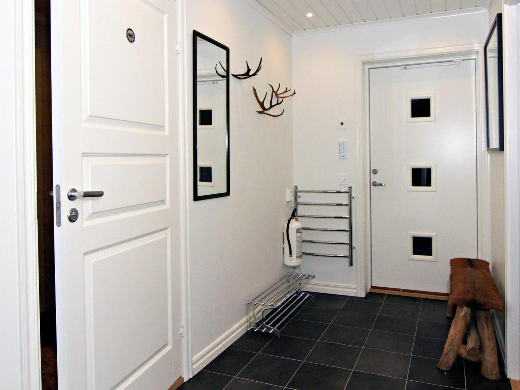 Six-Bedroom Villa photo 1