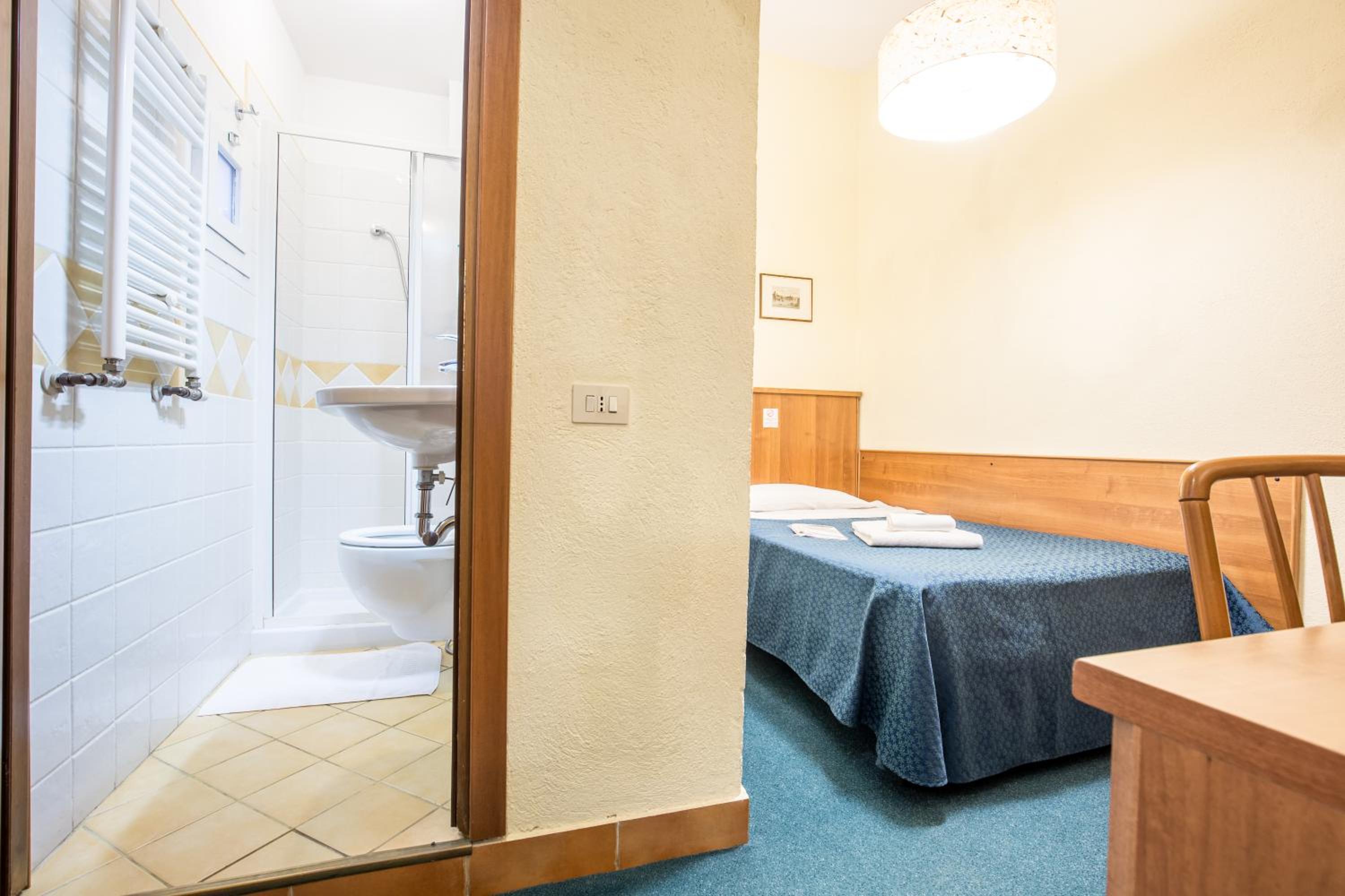 Single Room photo 3