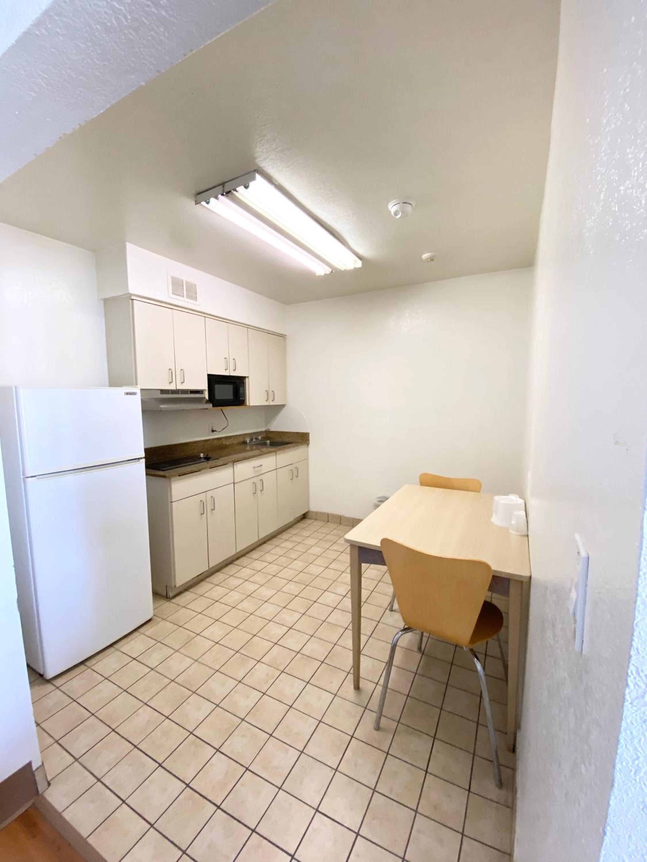 Standard Kitchen Room with– One Queen Bed photo 2