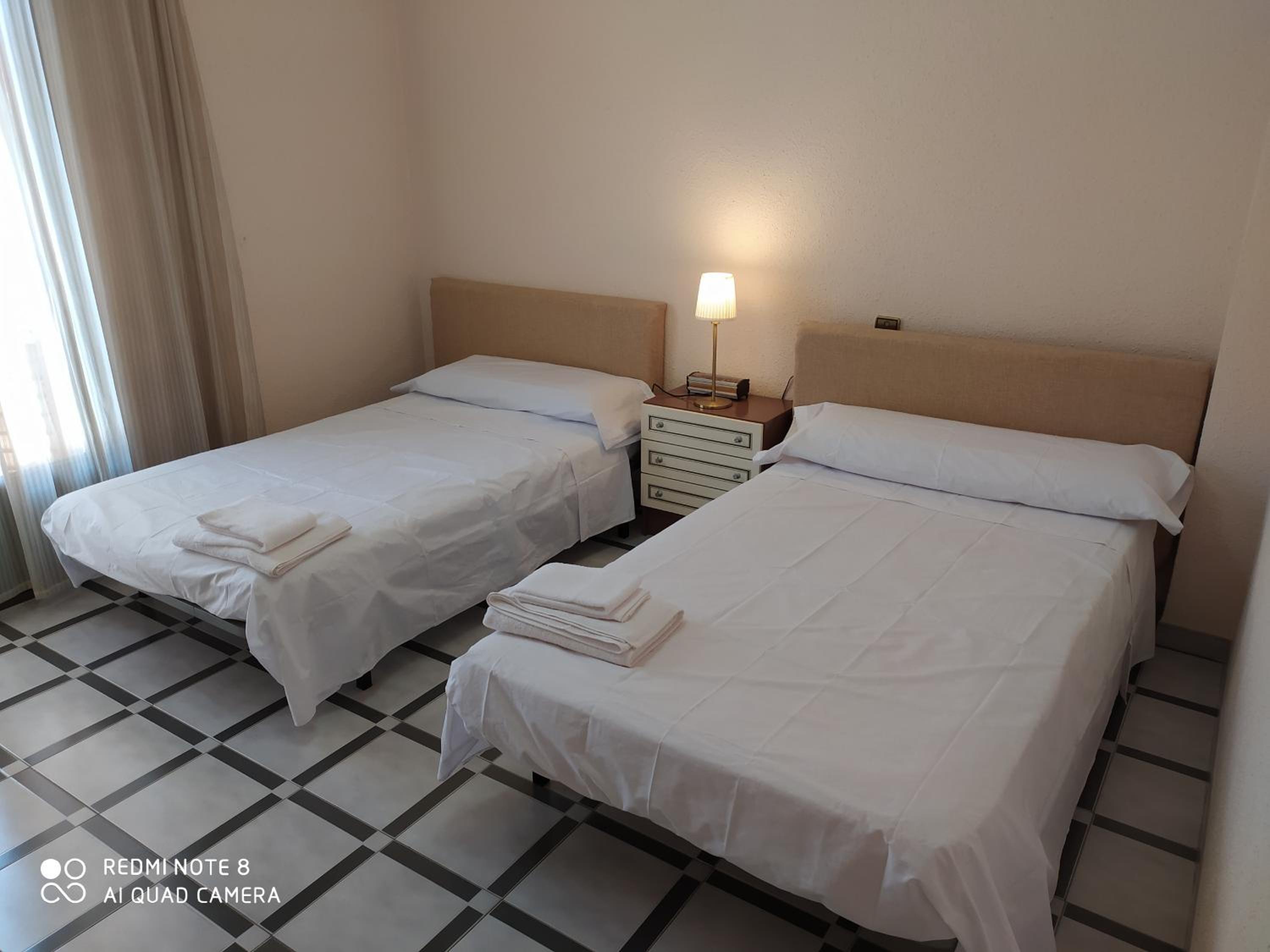 Six-Bedroom House - Photo 19