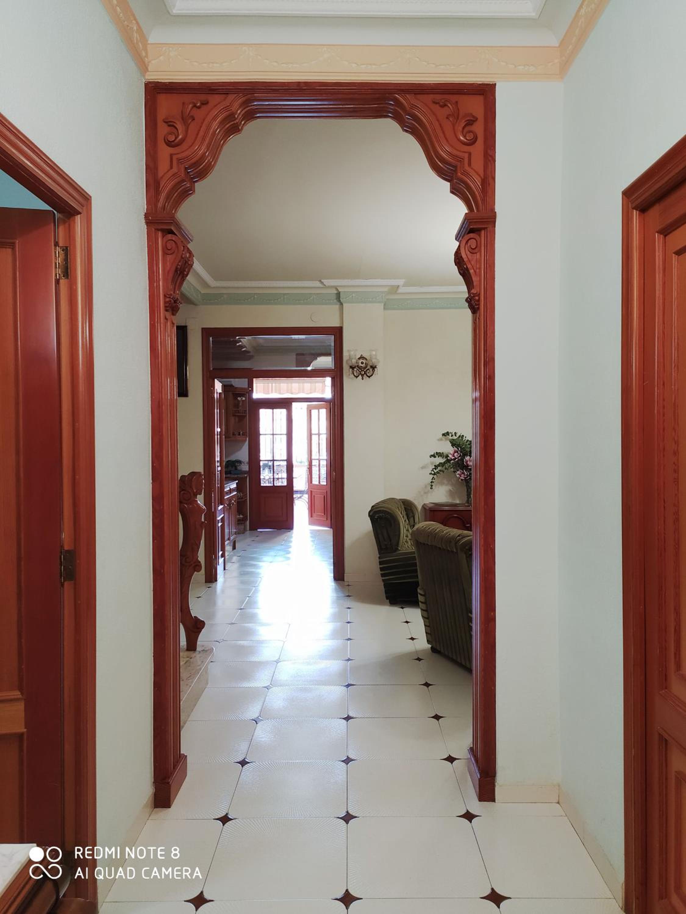 Six-Bedroom House - Photo 7