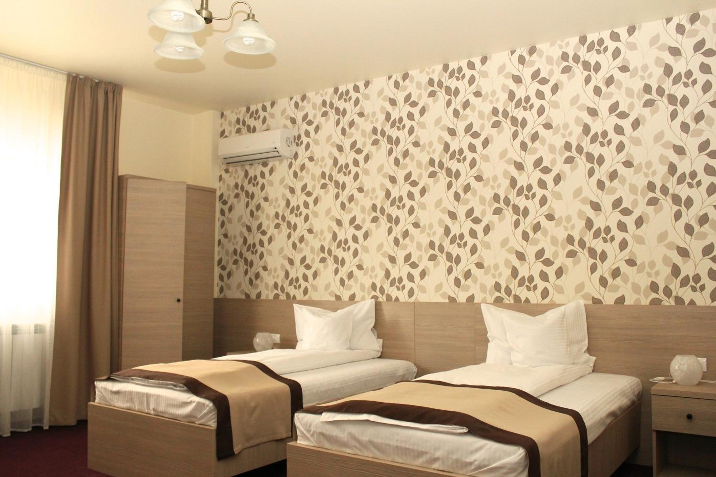 Standard Twin Room - Photo 8