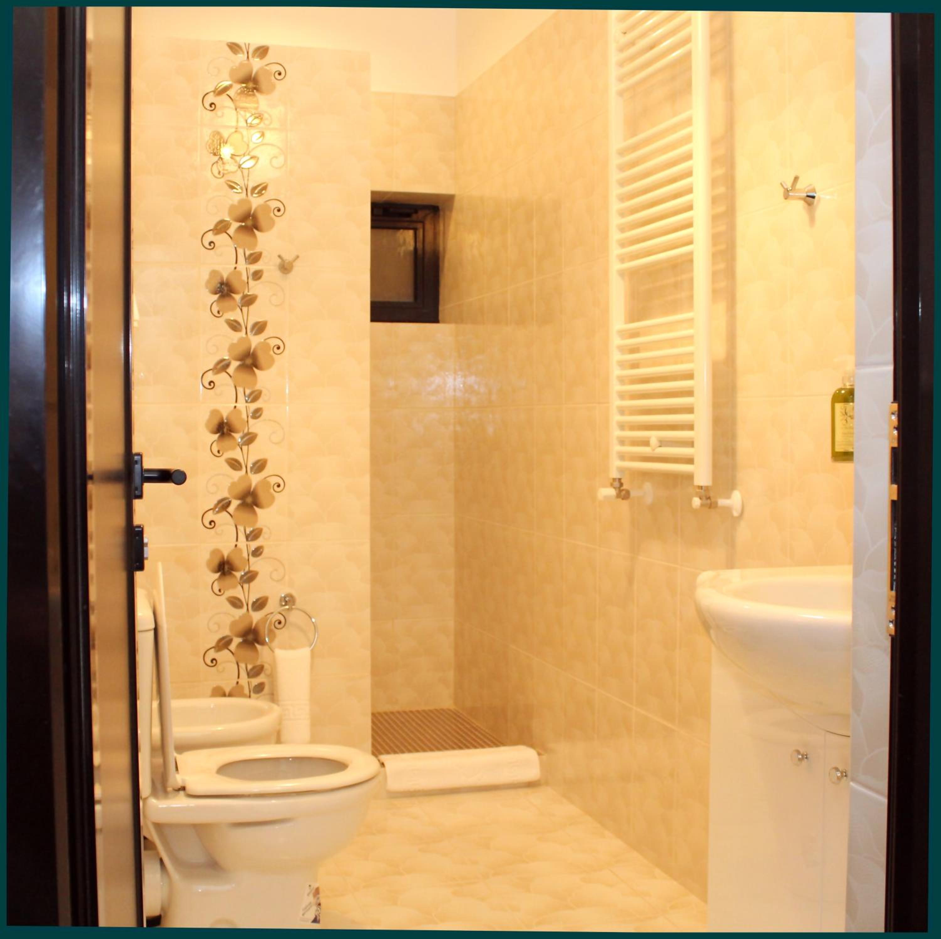 Standard Twin Room - Photo 3