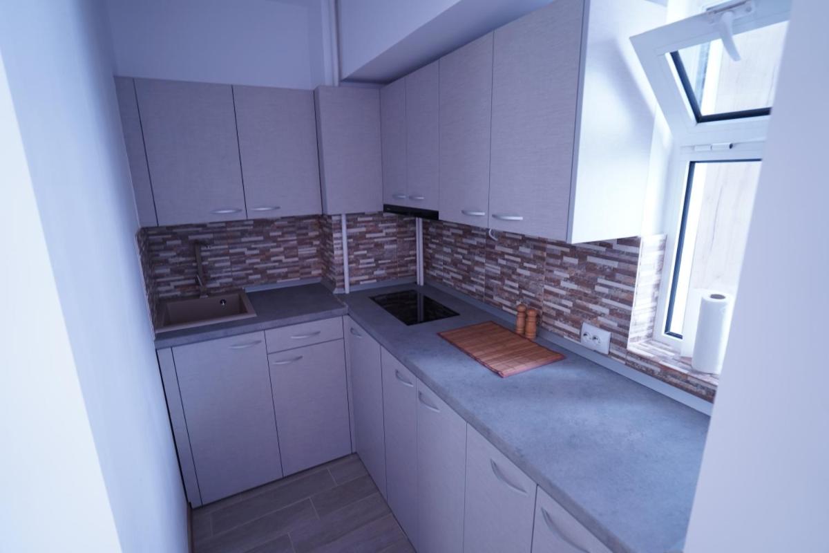 One-Bedroom Apartment - Photo 6