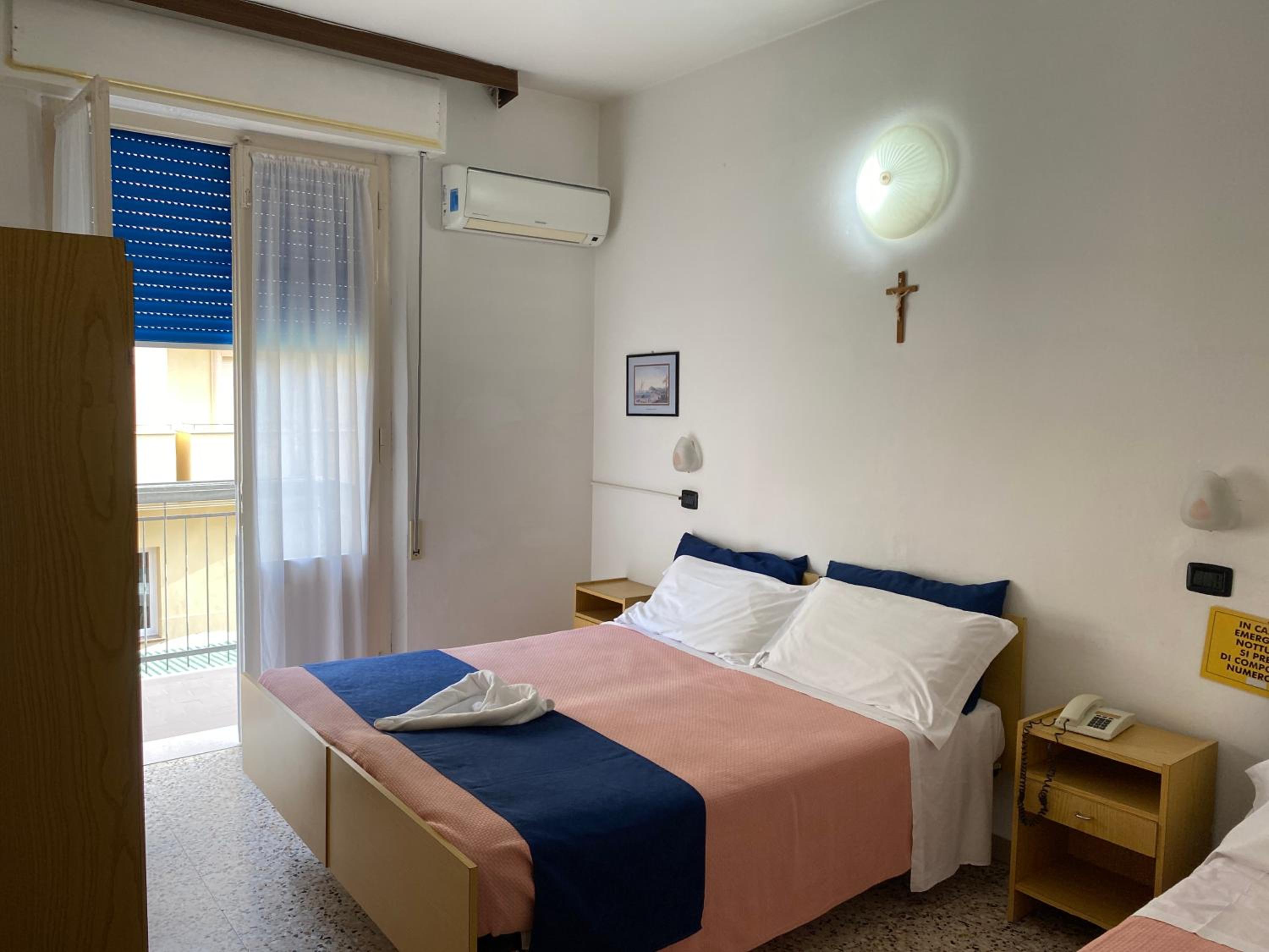 Double Room - Photo 7