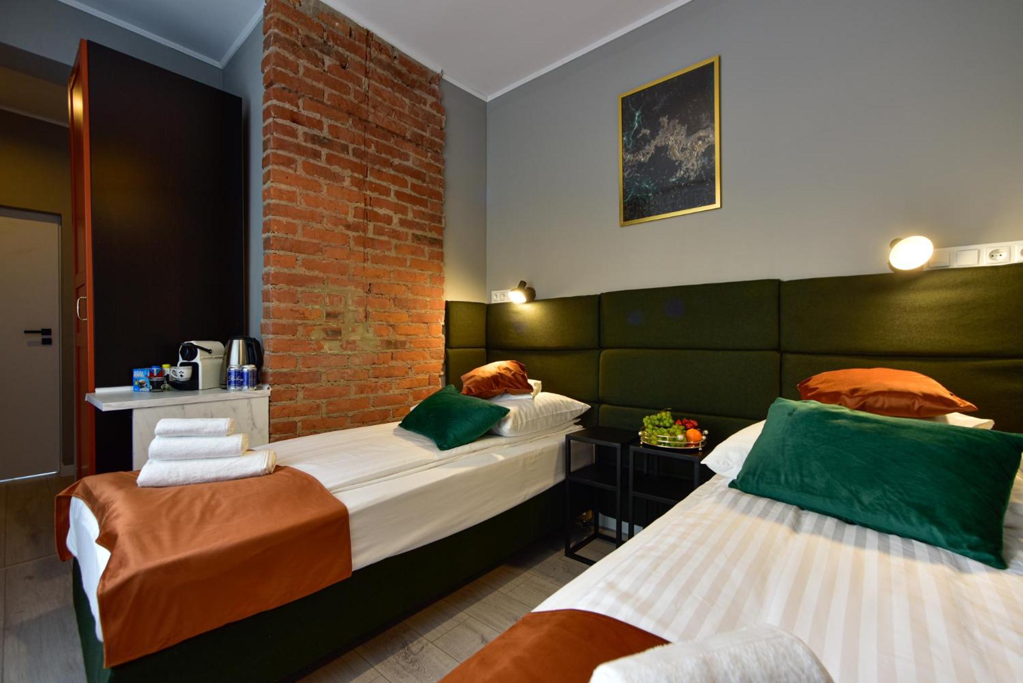 Standard Double Room - Photo 10