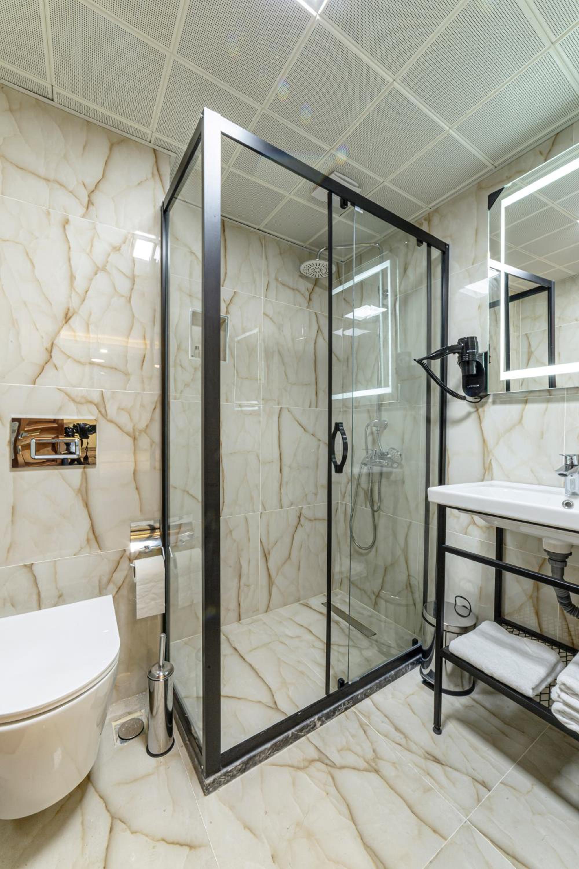 Standard Double or Twin Room photo 3