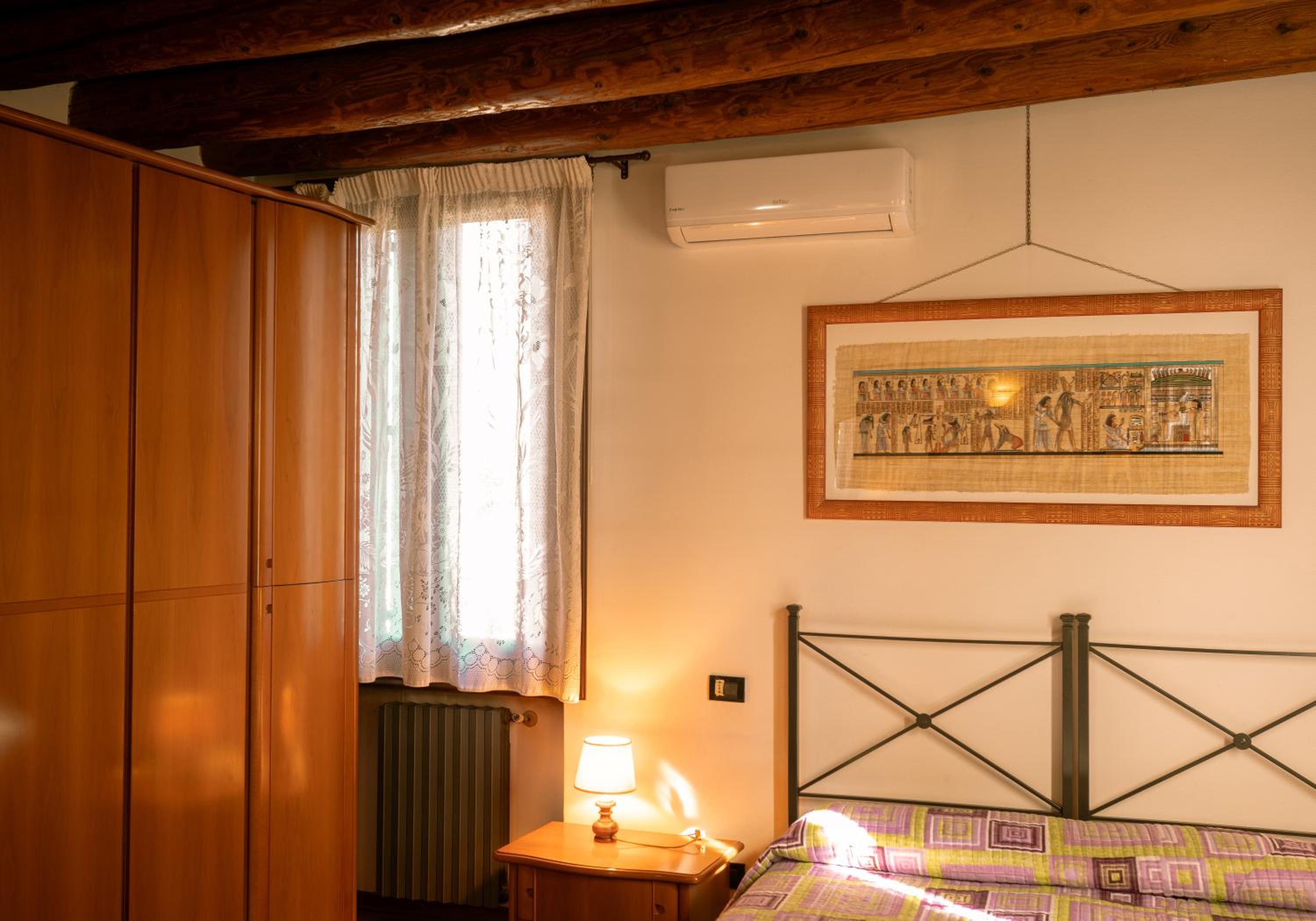 Double or Twin Room with Private External Bathroom - Photo 4