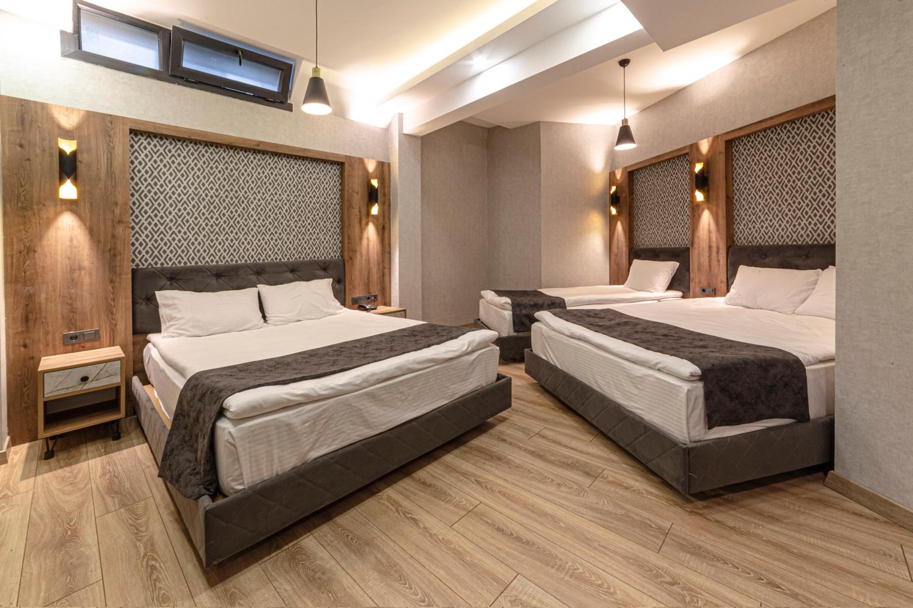 Executive Queen Room with Two Queen Beds - Basement Floor photo 2