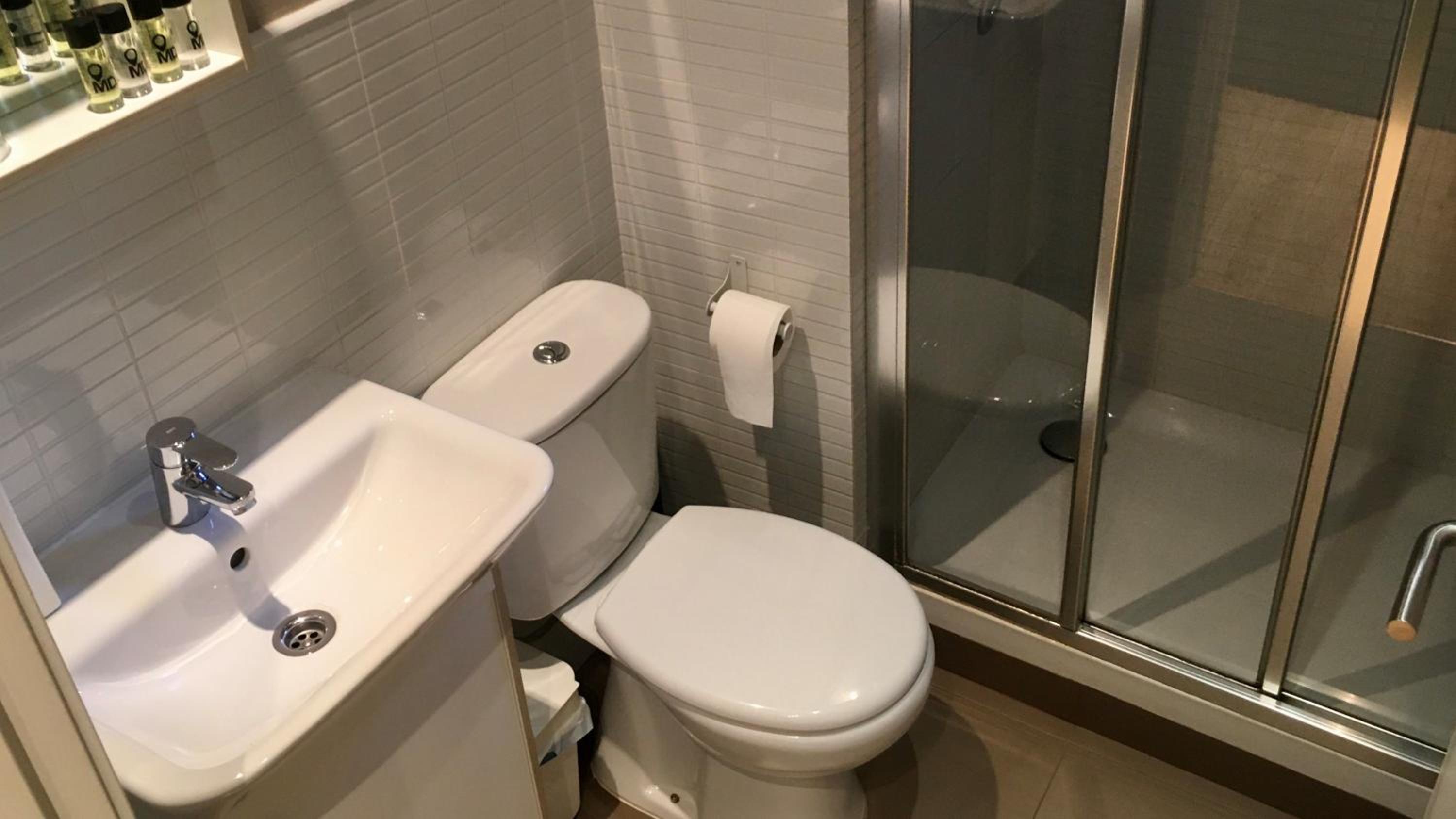 Twin Room - Photo 73
