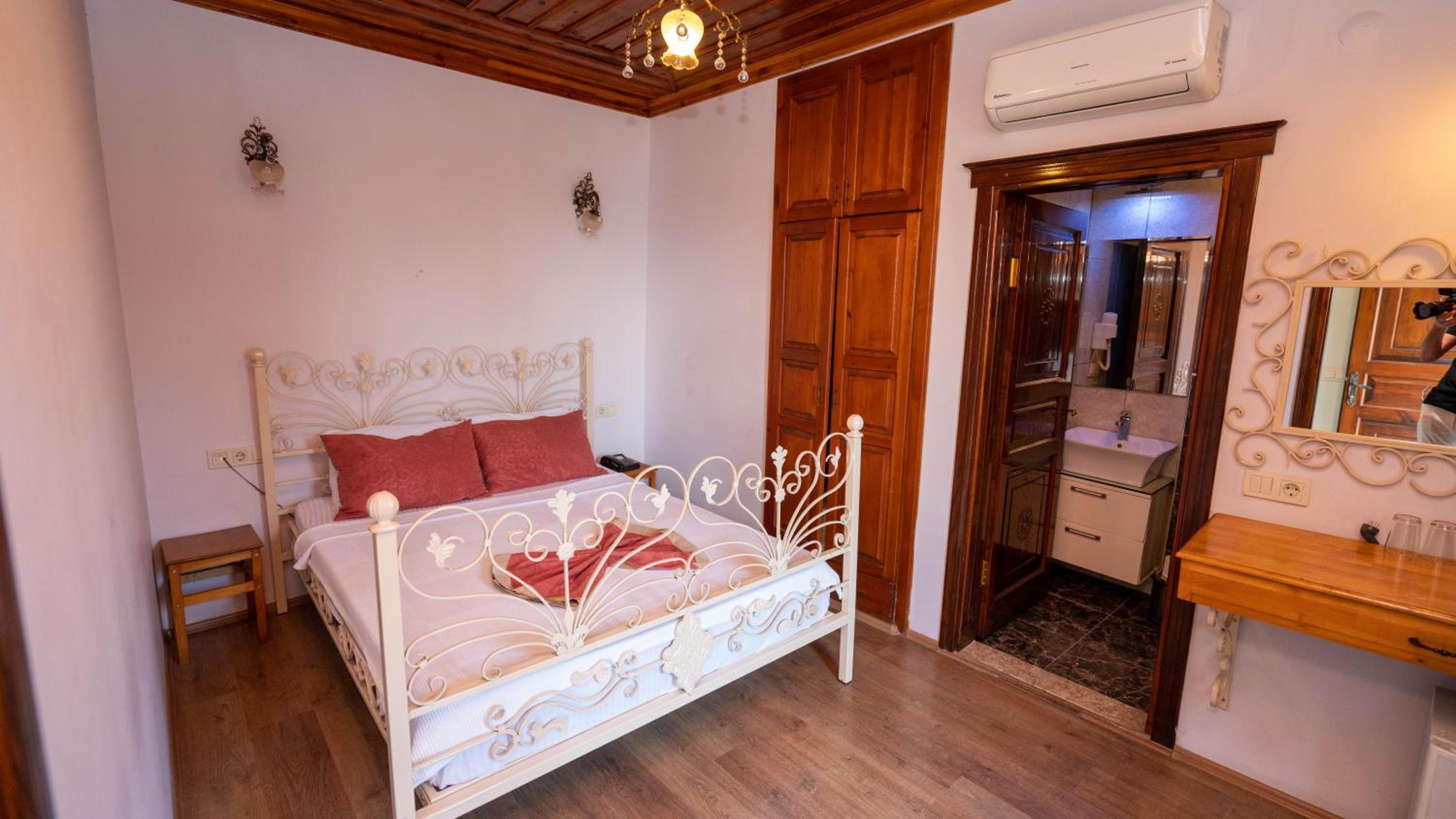 Double Room with Partial Sea View