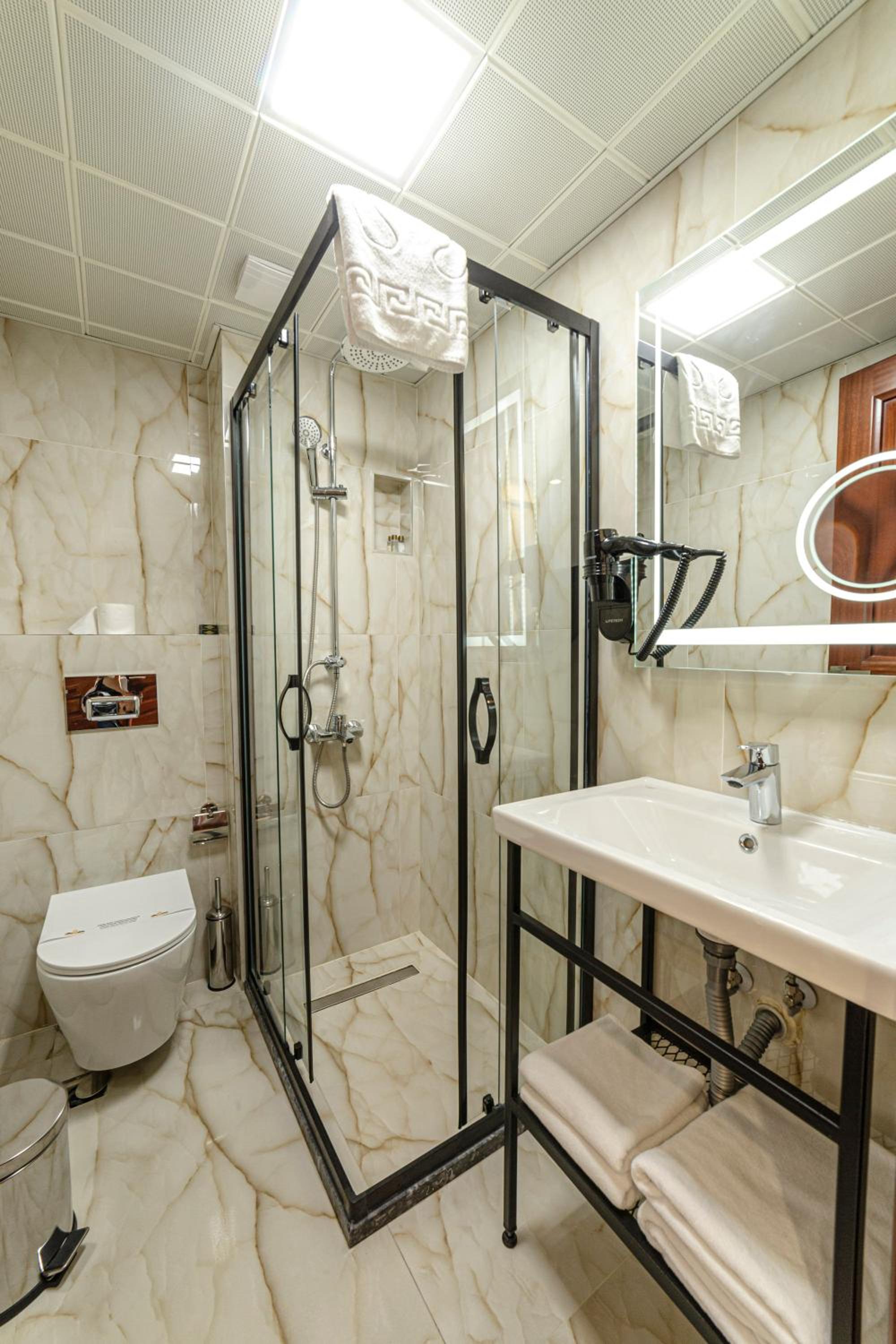Standard Double or Twin Room photo 2