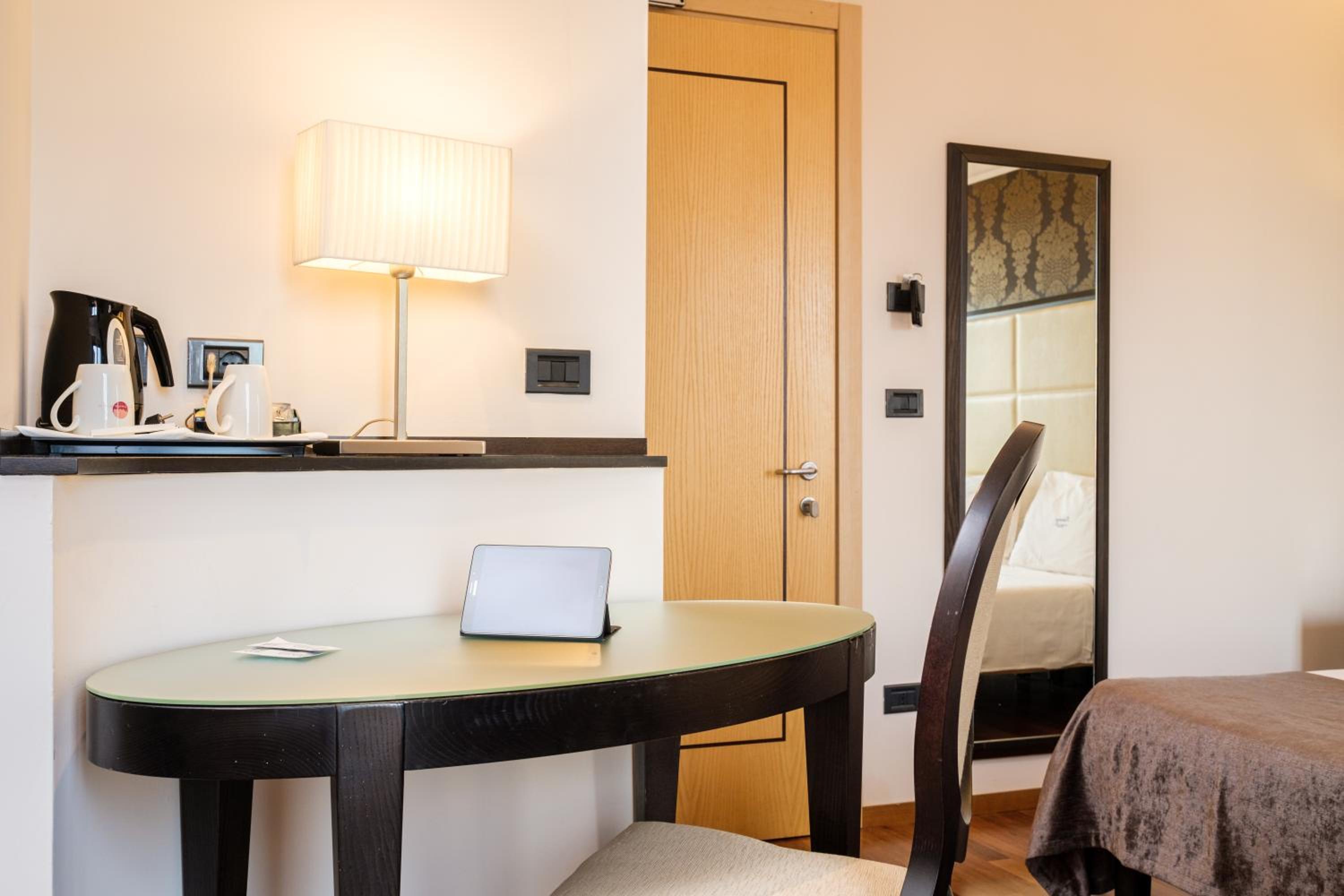 Gold Double or Twin Room thumbnail 5