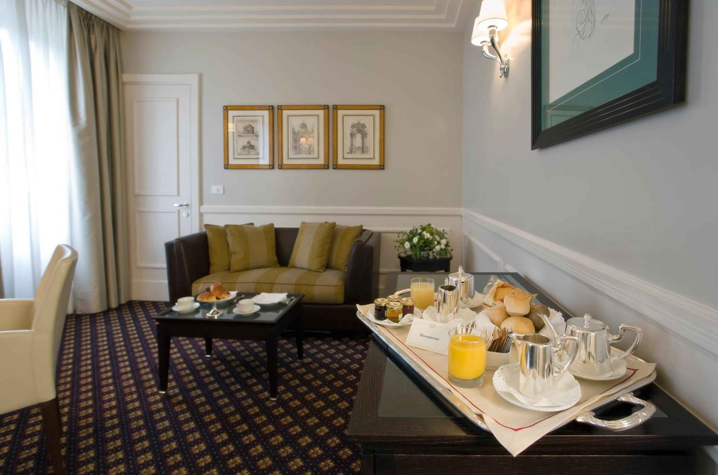 Suite - Photo 3