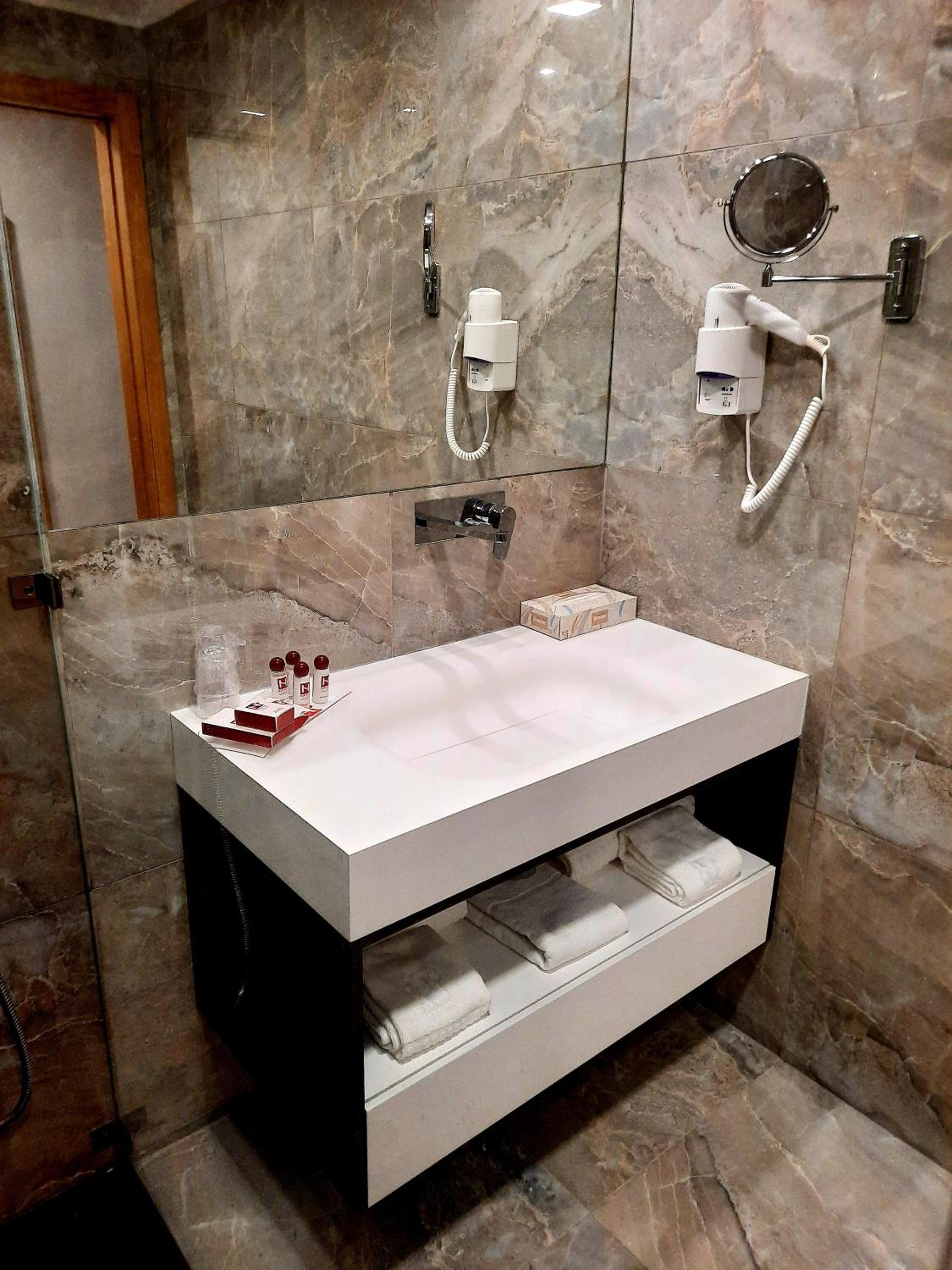 Superior Twin Room - Photo 3