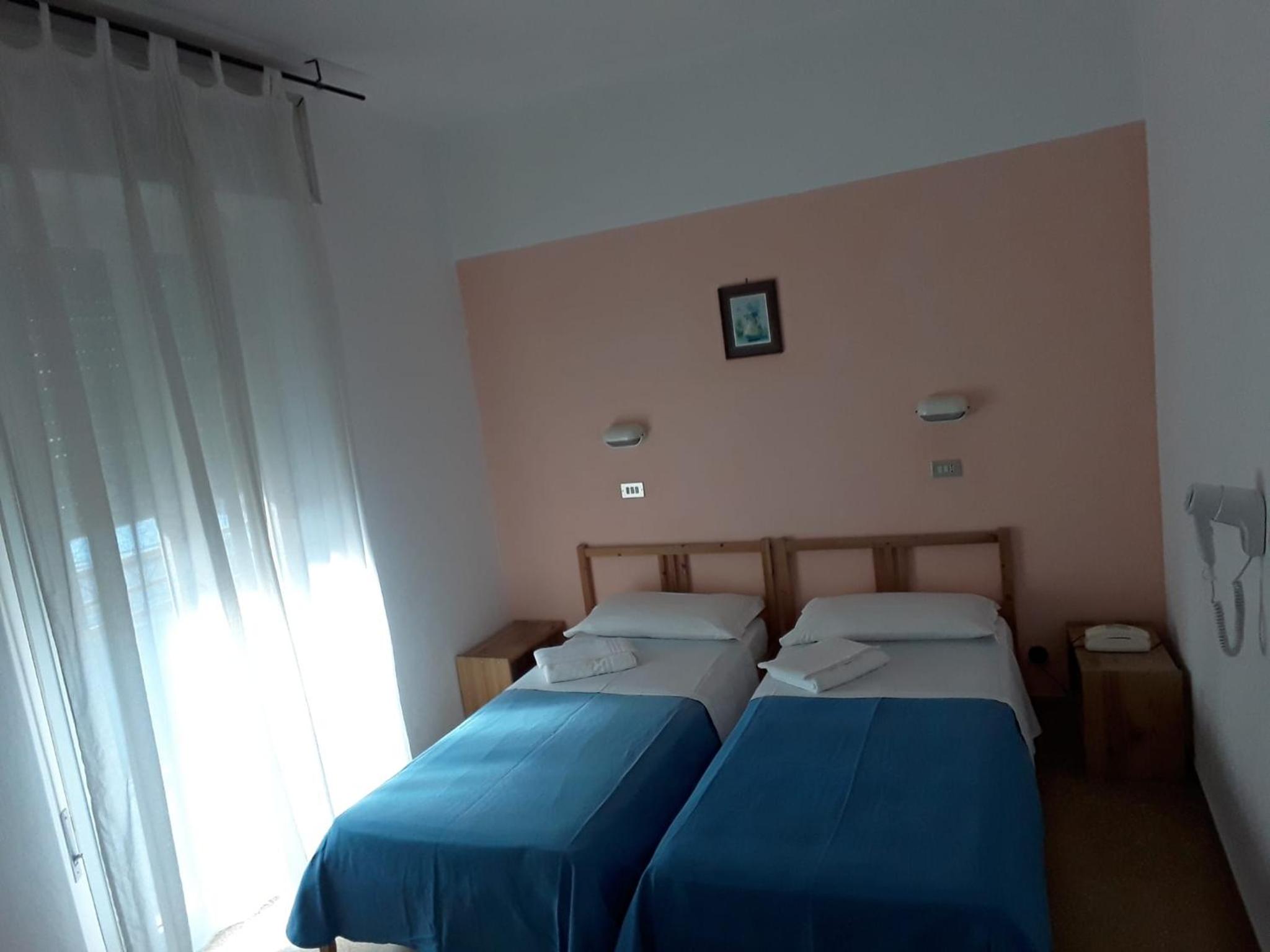 Twin Room - Photo 1