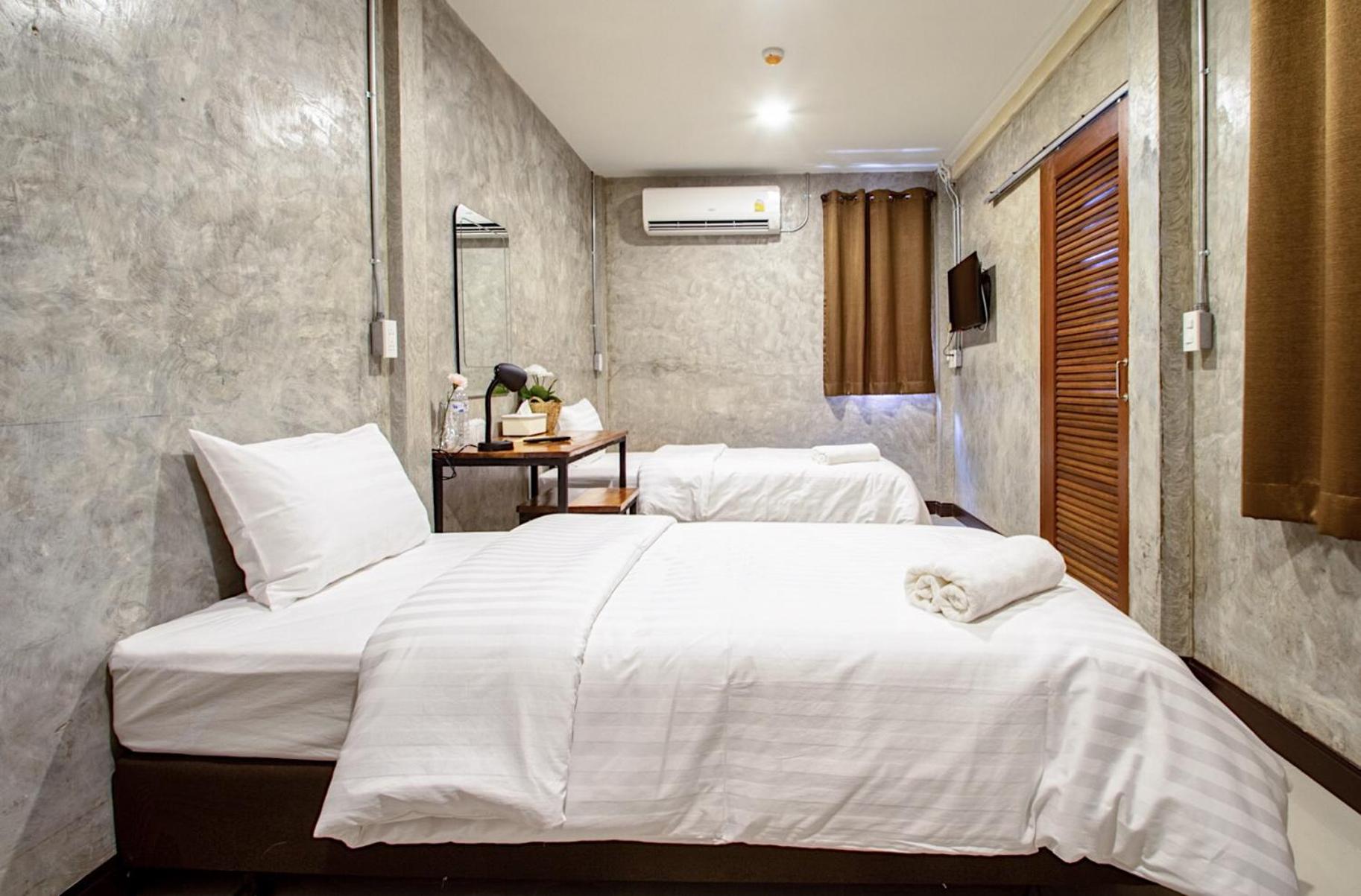 Twin Room with Private Bathroom photo 1