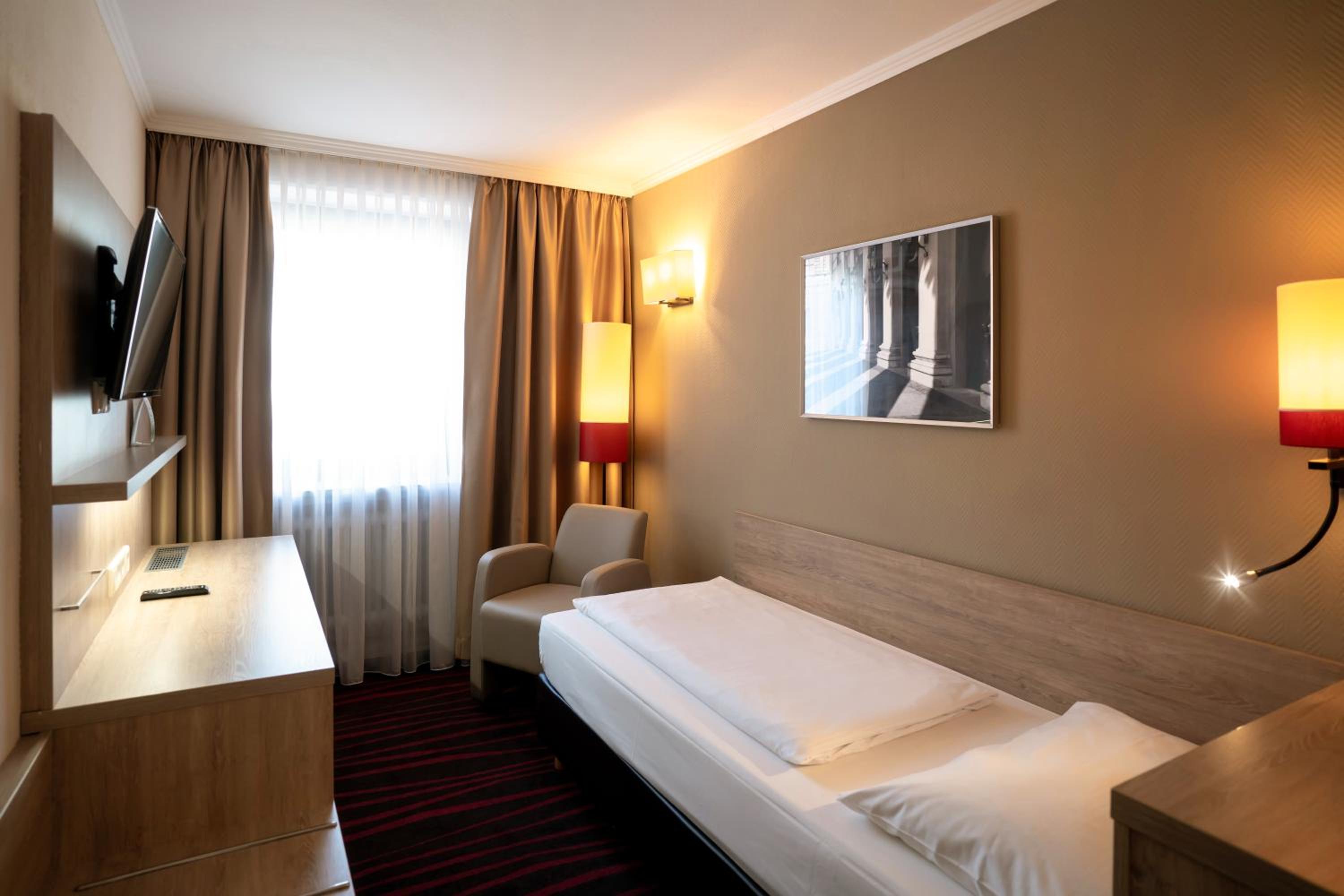 Standard Single Room (no air-condition) - Photo 6