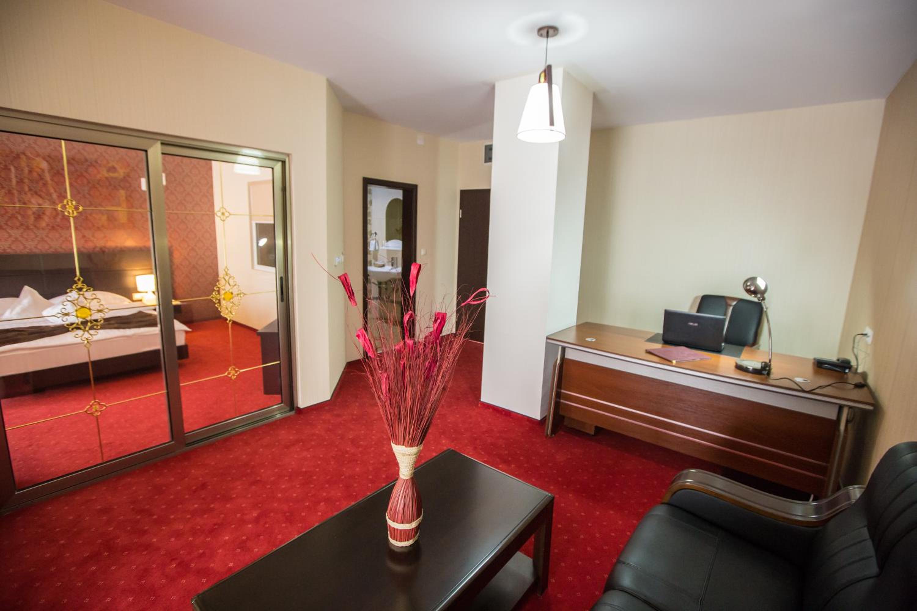 Business Suite photo 2