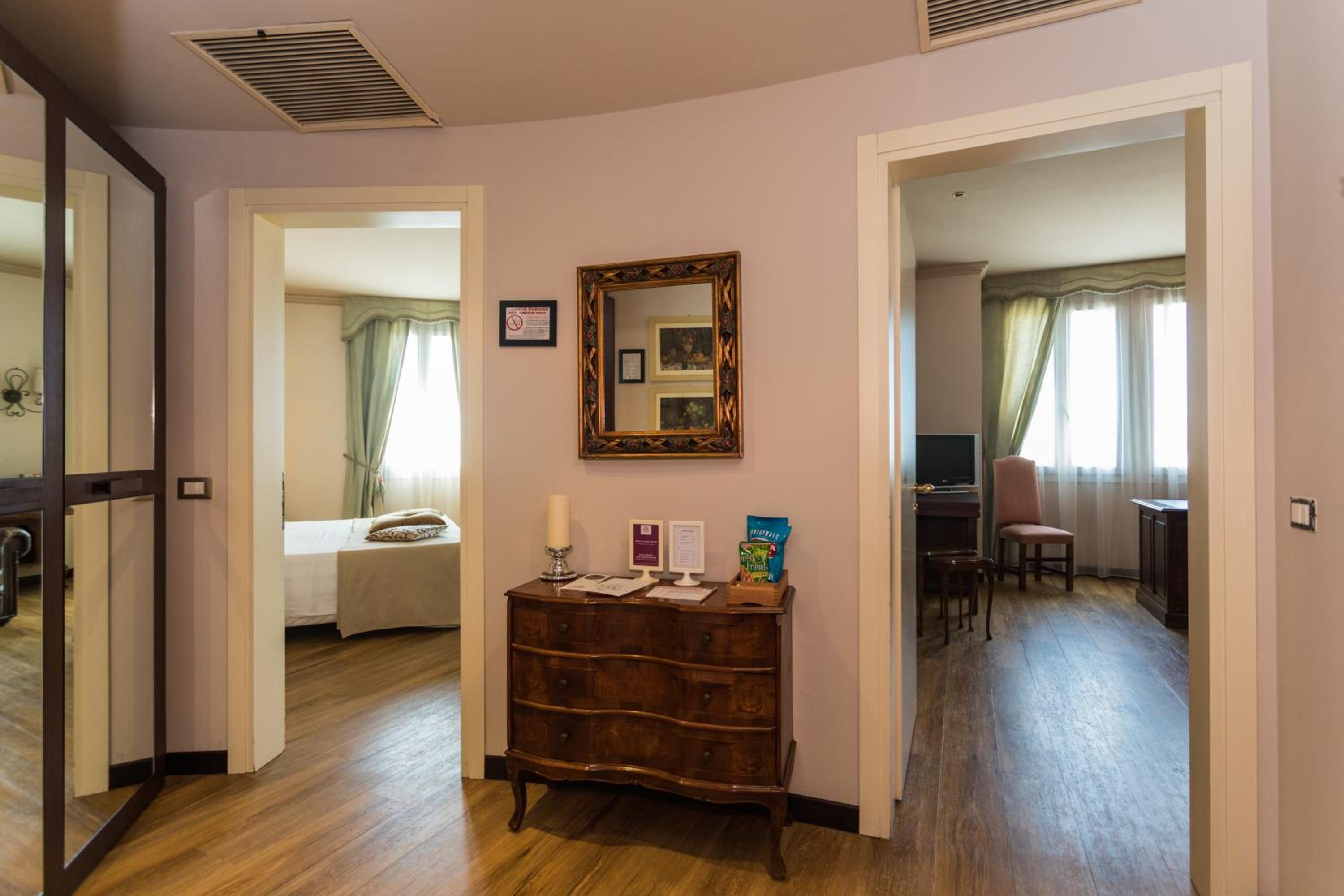 Suite - Photo 3
