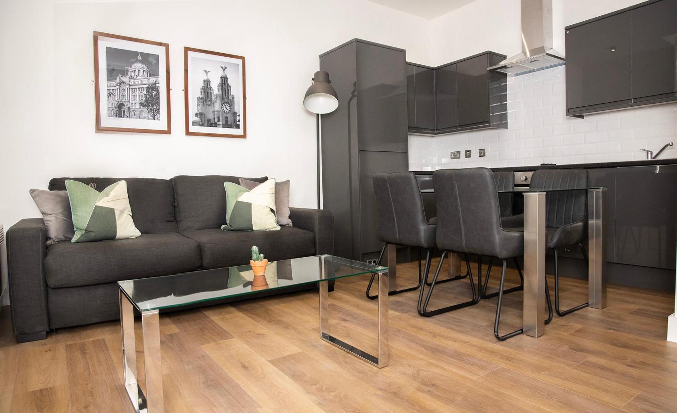 One-Bedroom Apartment - Photo 2
