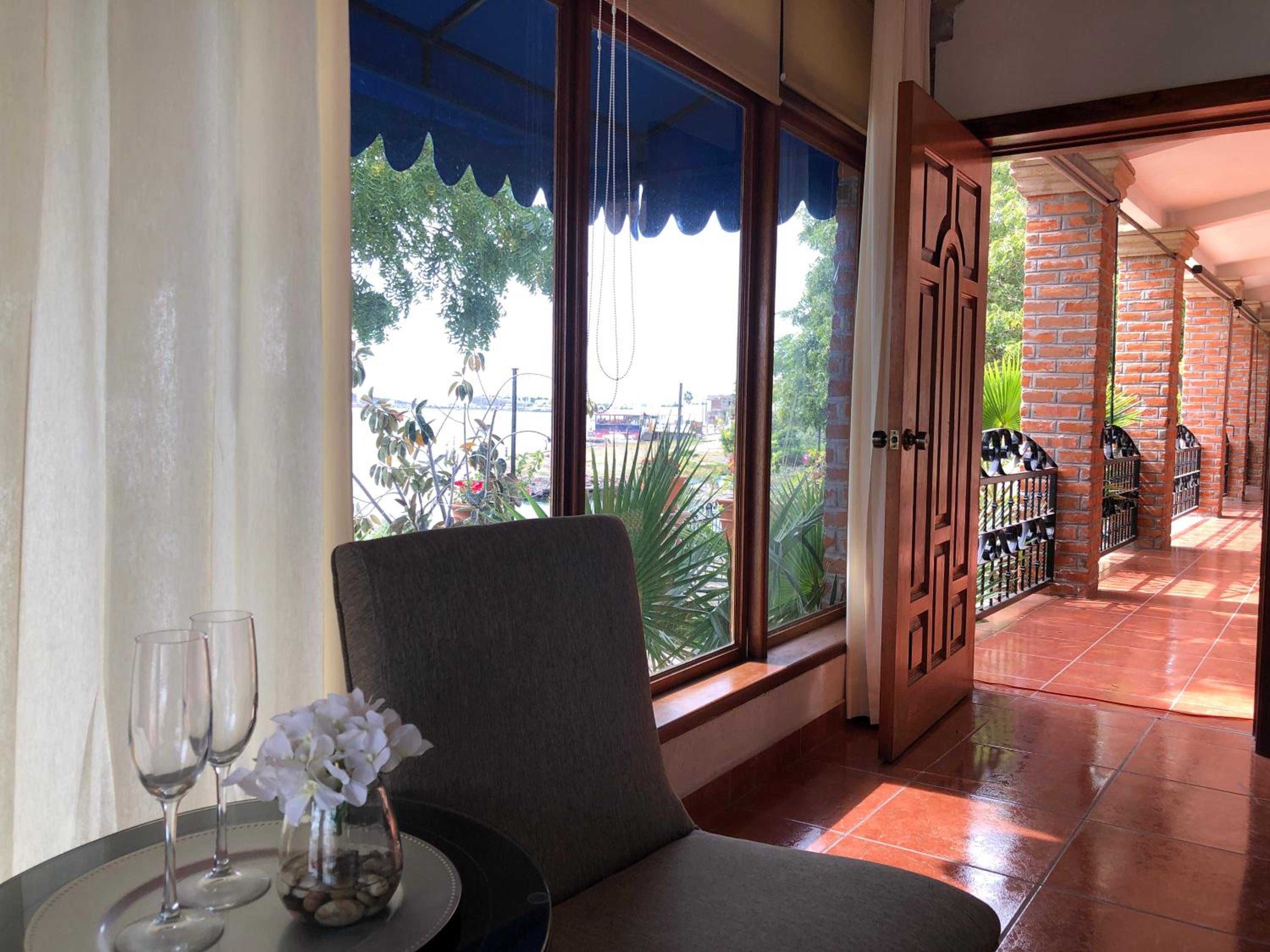 Deluxe Double Room with Side Sea View photo 3