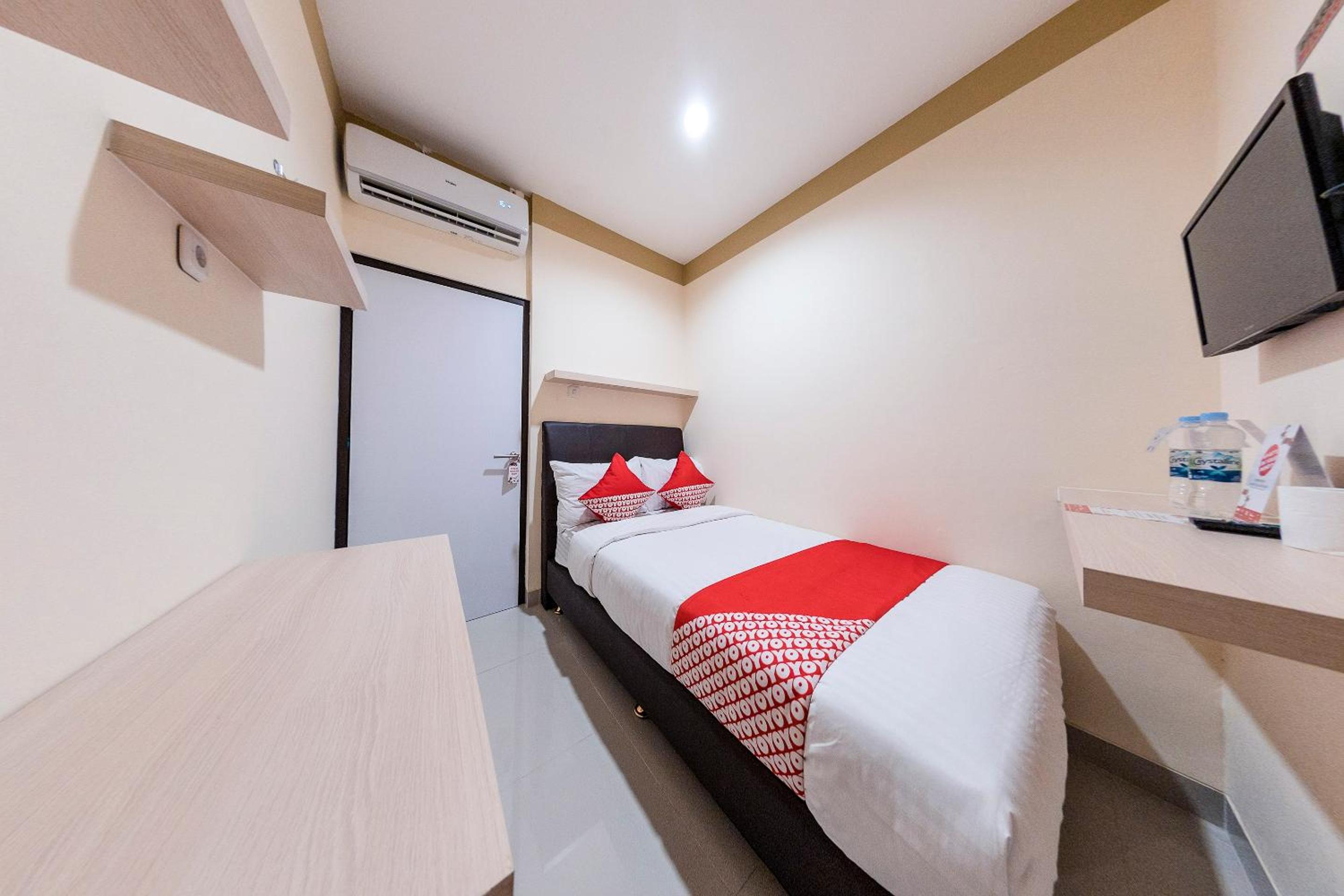 Standard Double Room - Photo 11