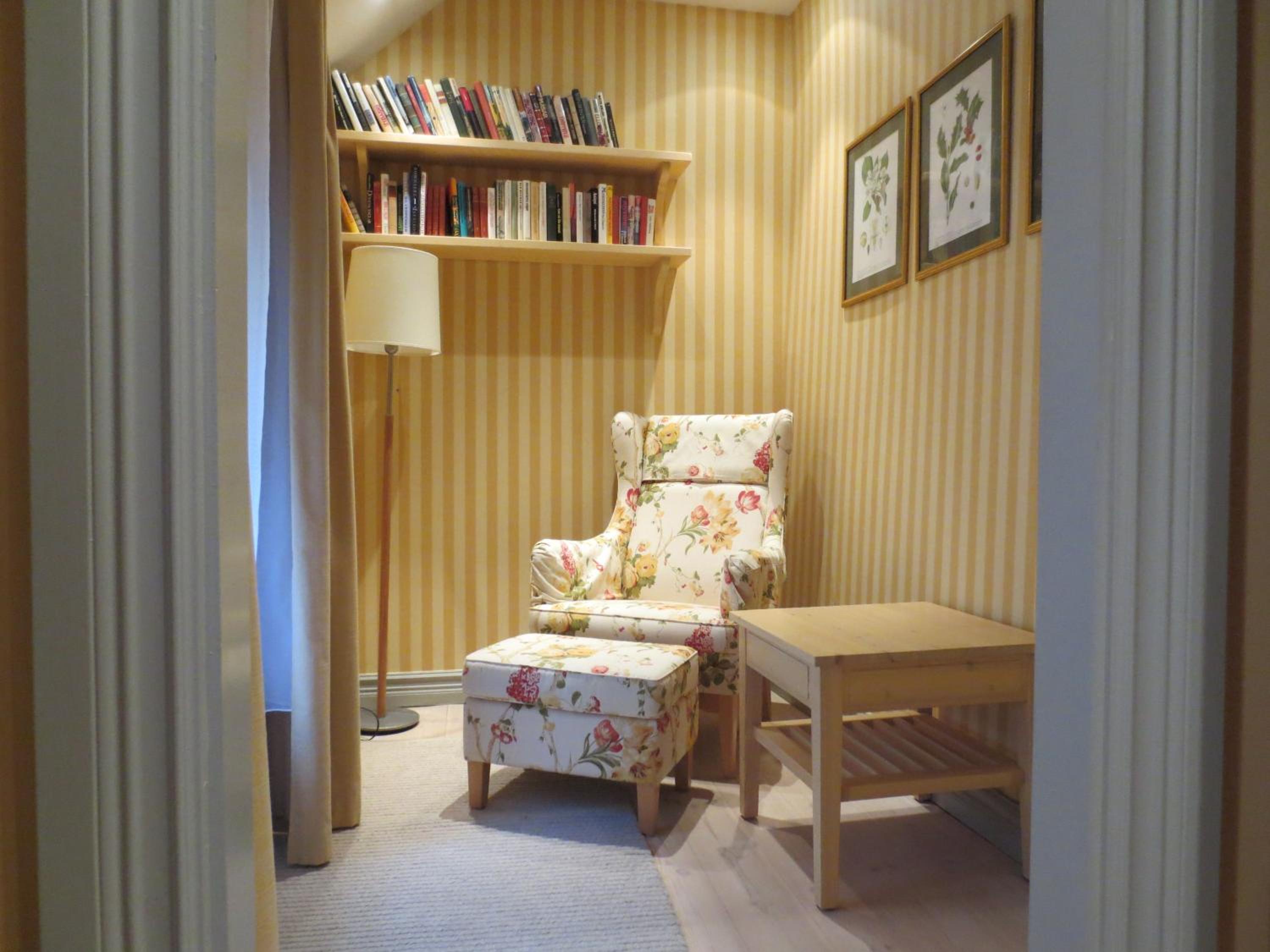 Suite with Two Single Beds - Photo 2