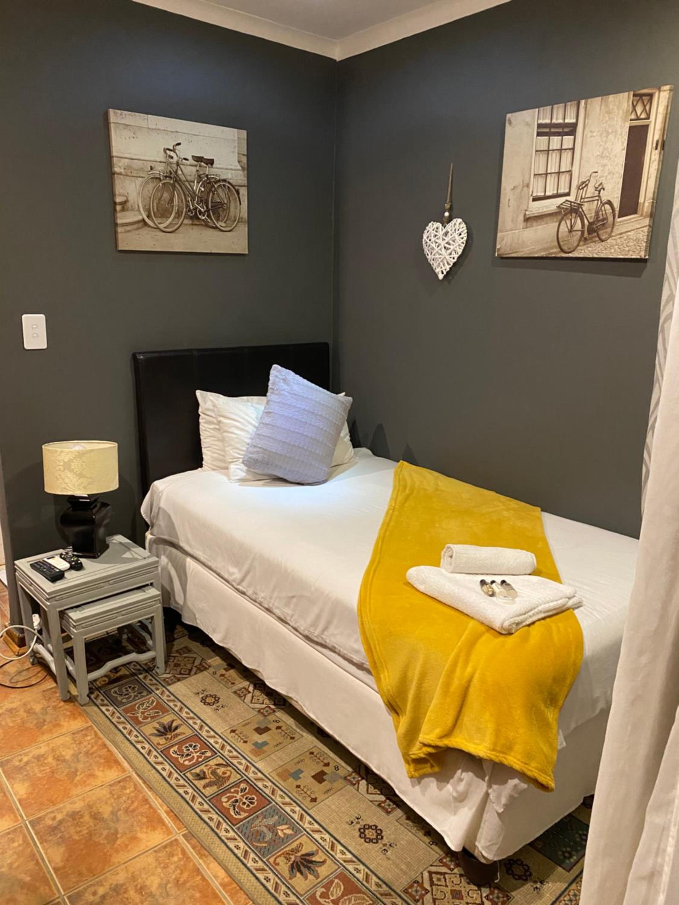 Small Single Room photo 3