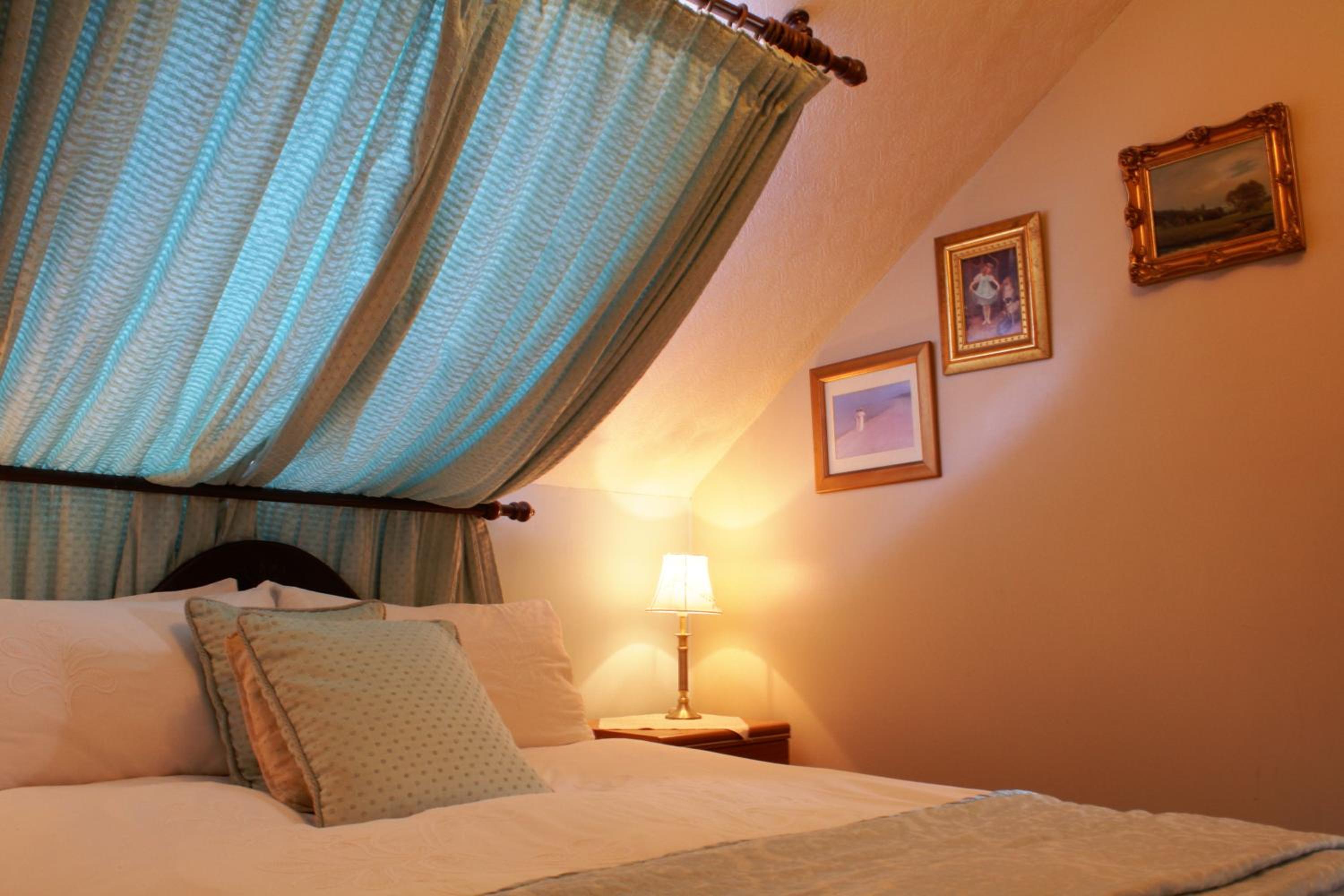 Small Double Room with Private External Bathroom photo 2