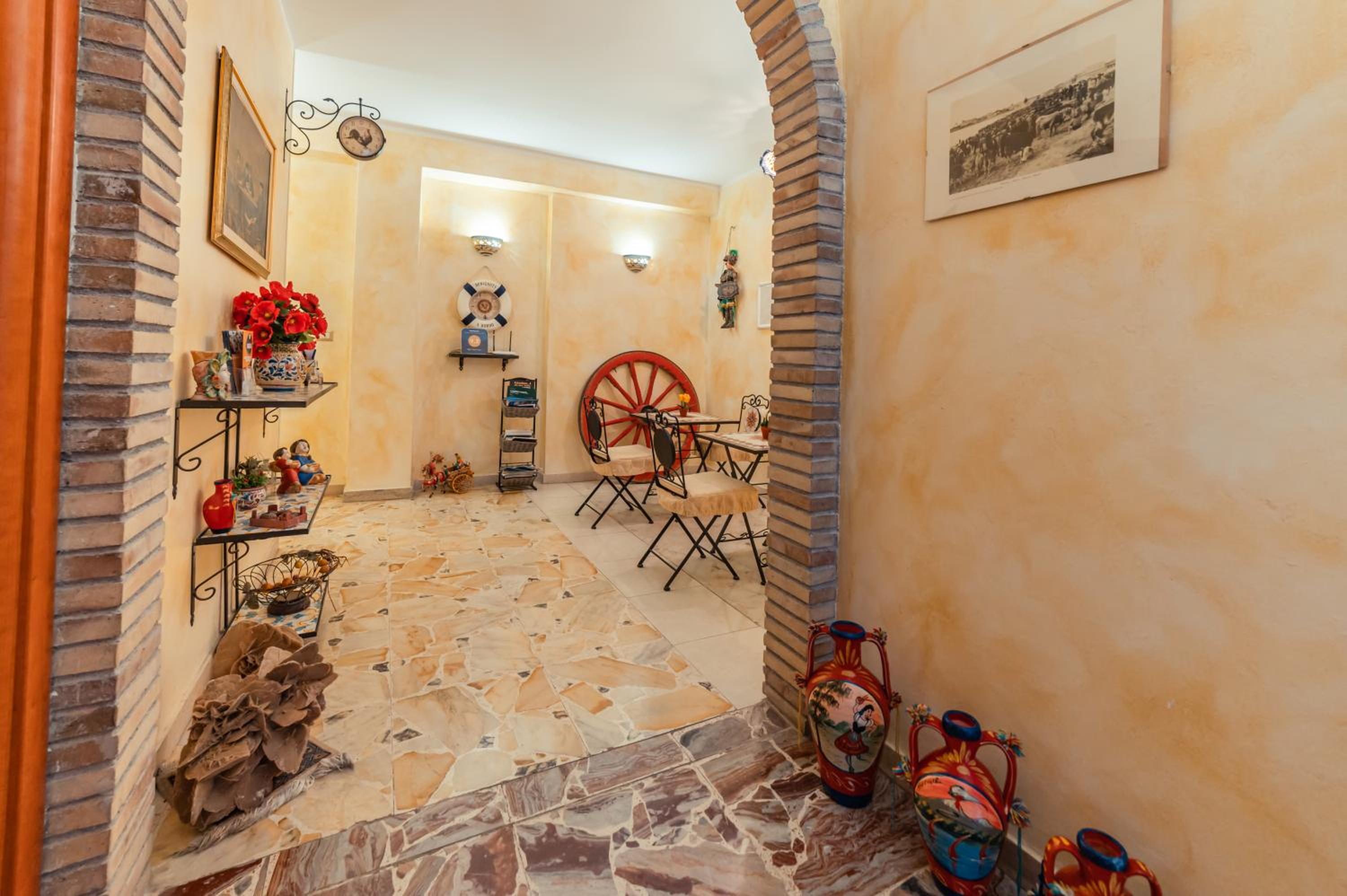 Double Room with Balcony - Photo 29