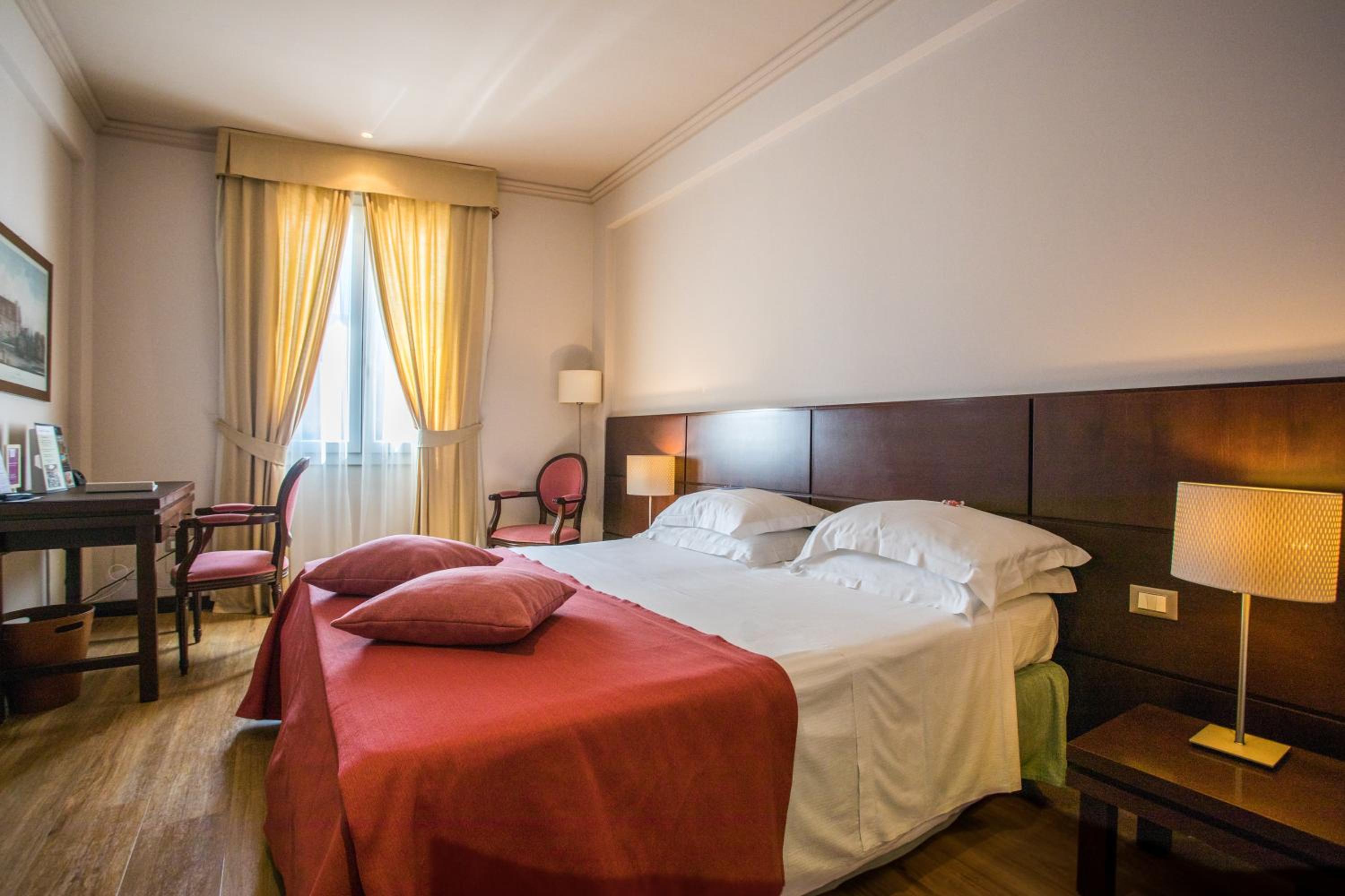 Standard Double or Twin Room - Photo 1