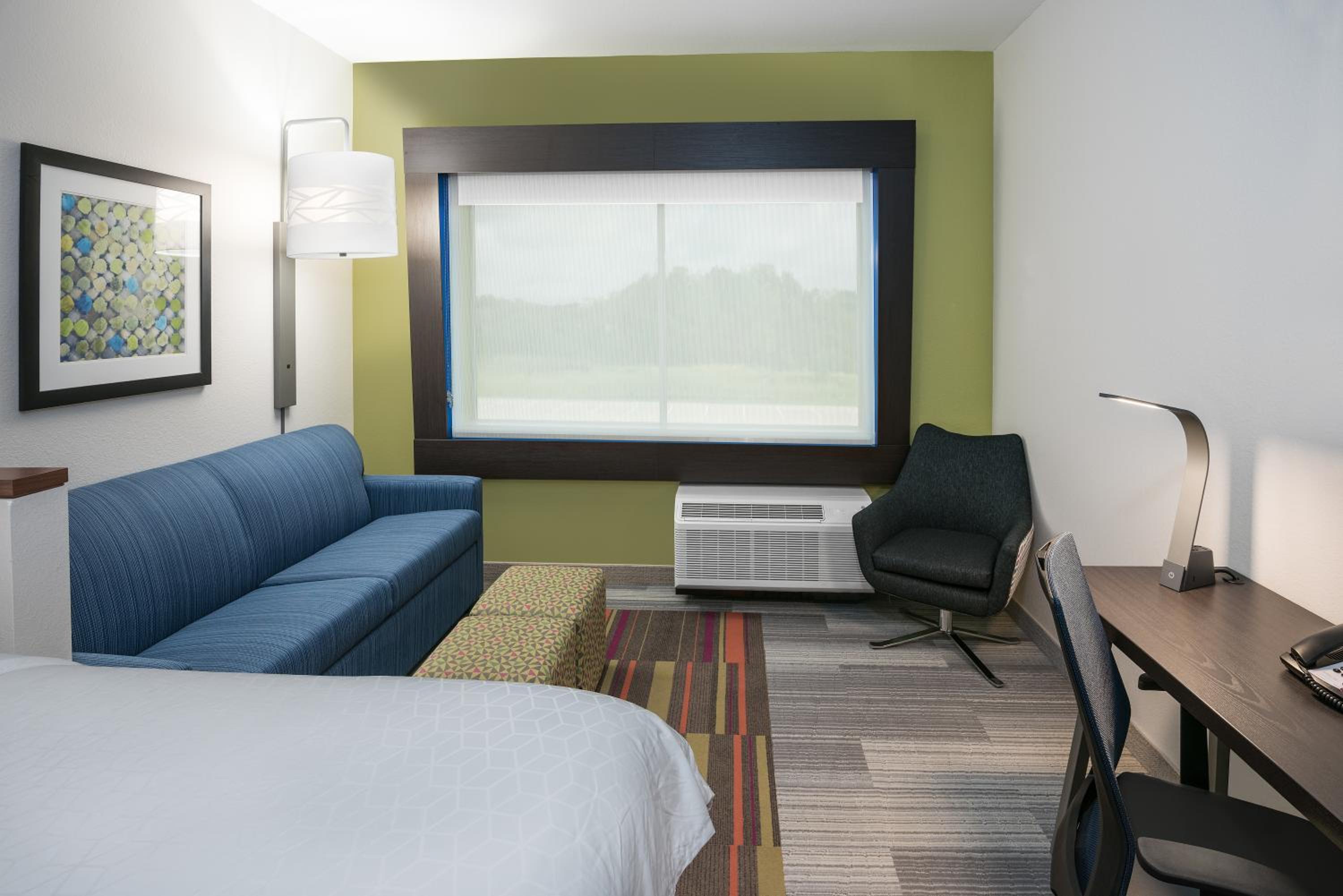 One-Bedroom King Suite with Tub - Mobility/Communication Accessible photo 1