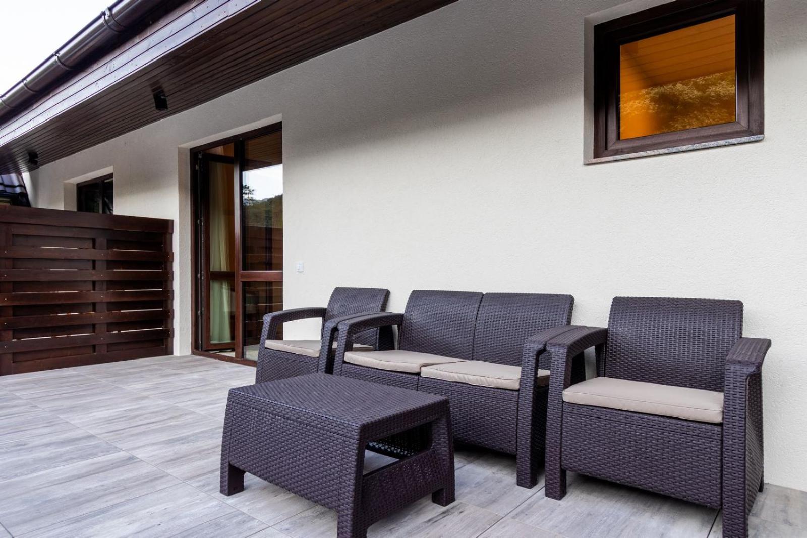 Apartment with Terrace - Photo 2