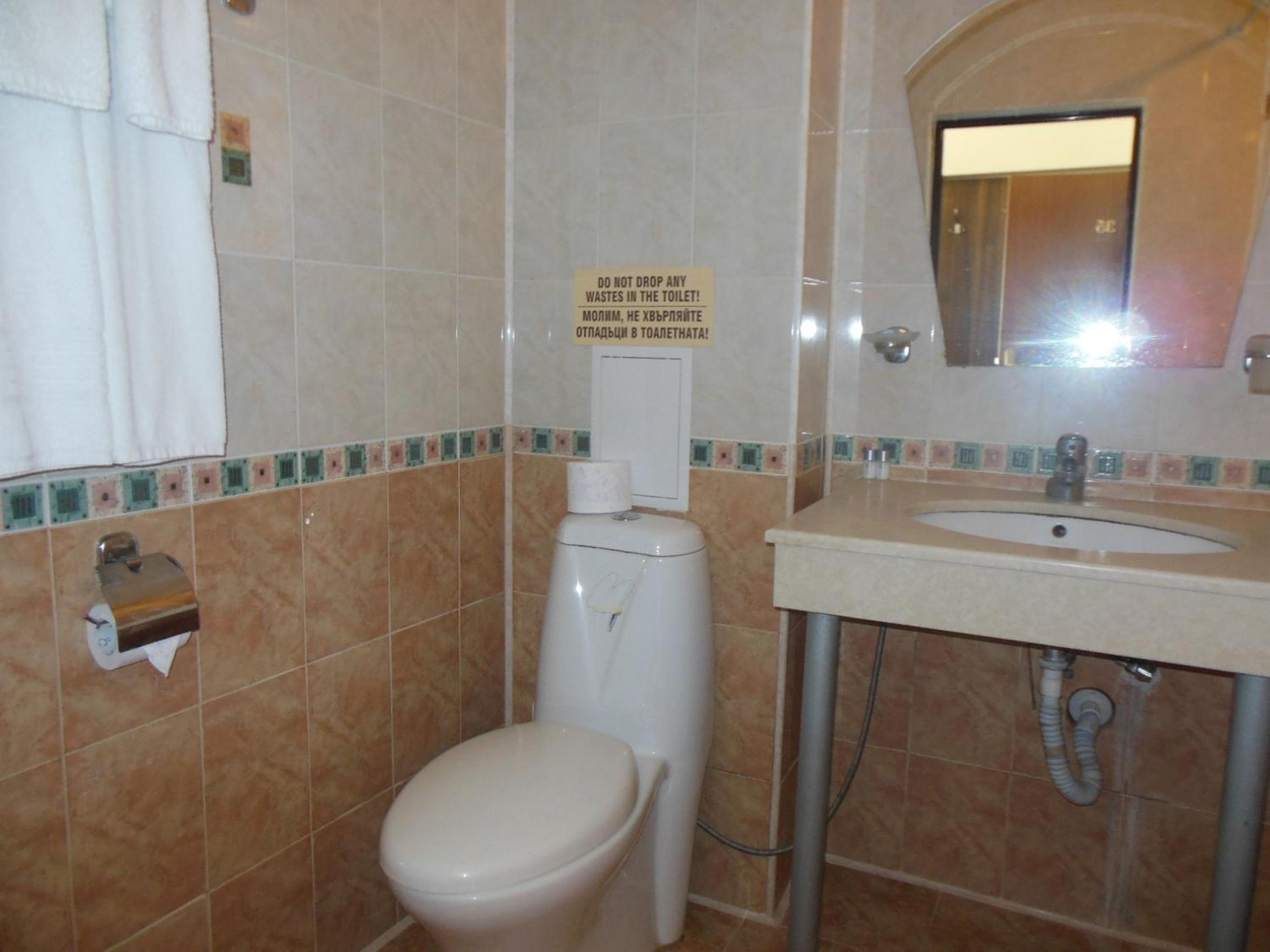 Double Room with Balcony - Photo 5