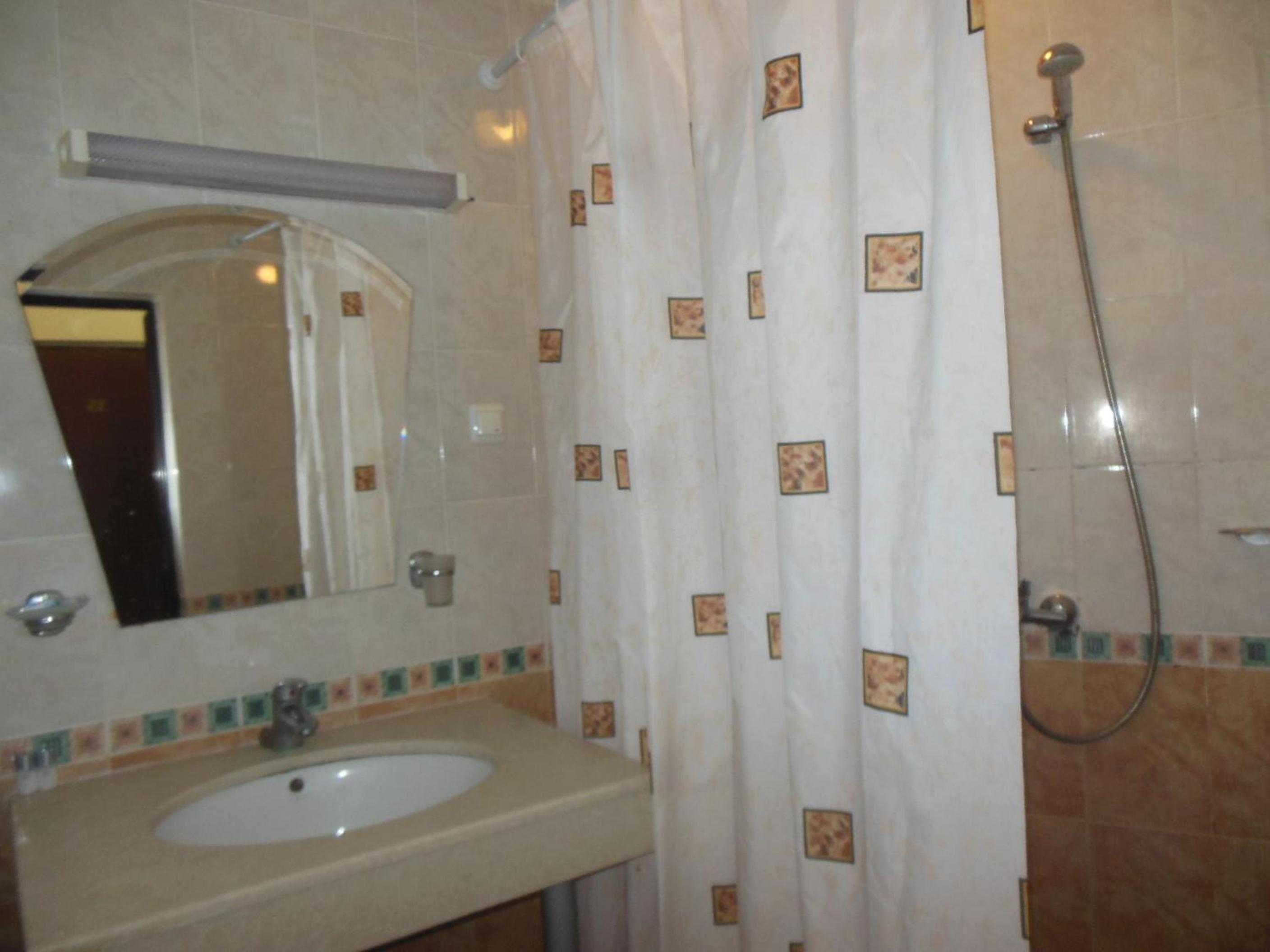 Double Room with Balcony - Photo 6