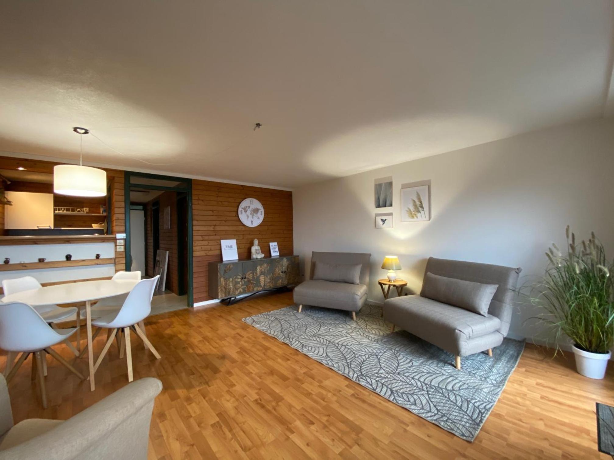 Apartment with Mountain View photo 1