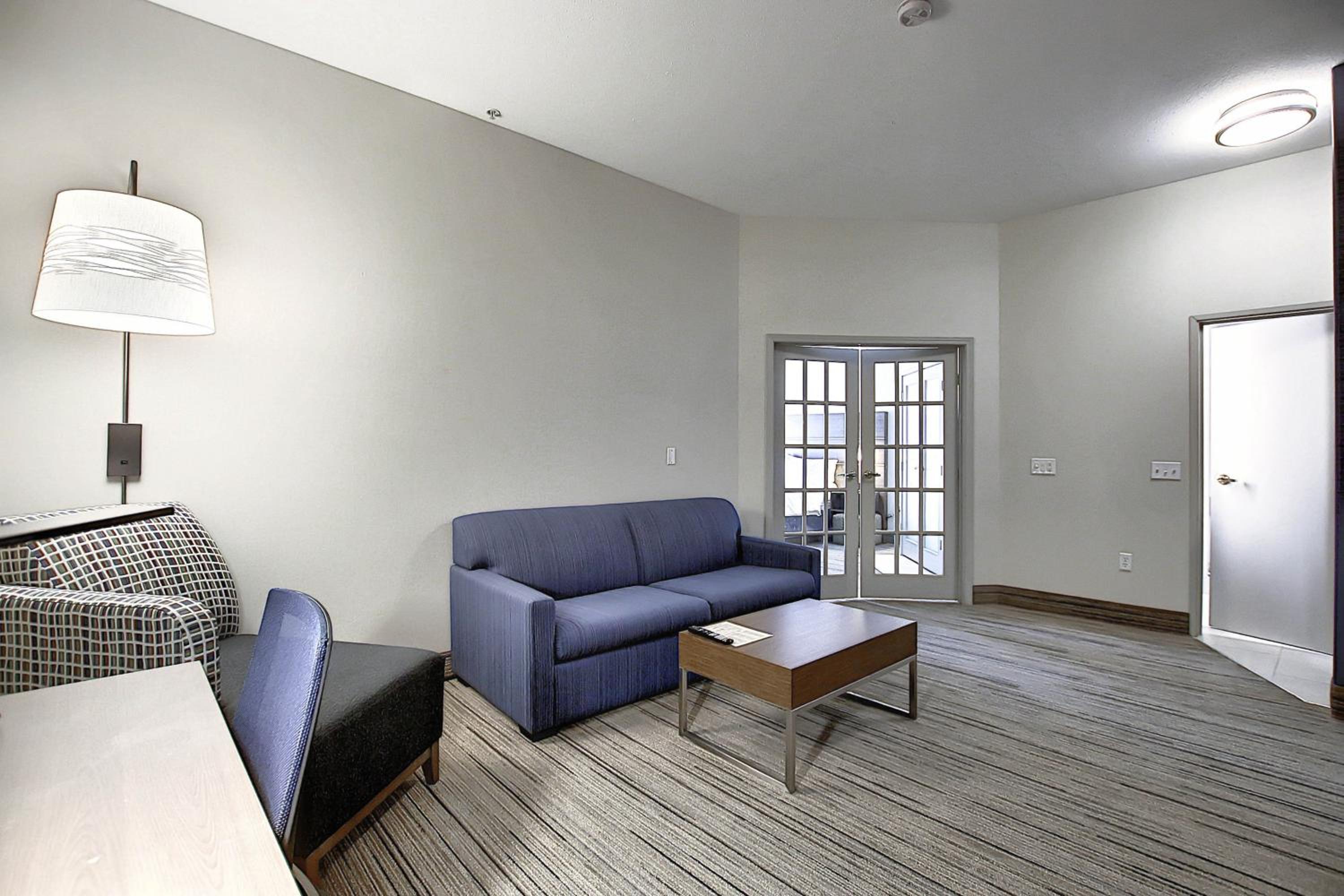One King Jacuzzi Suite - Non-Smoking - Photo 2