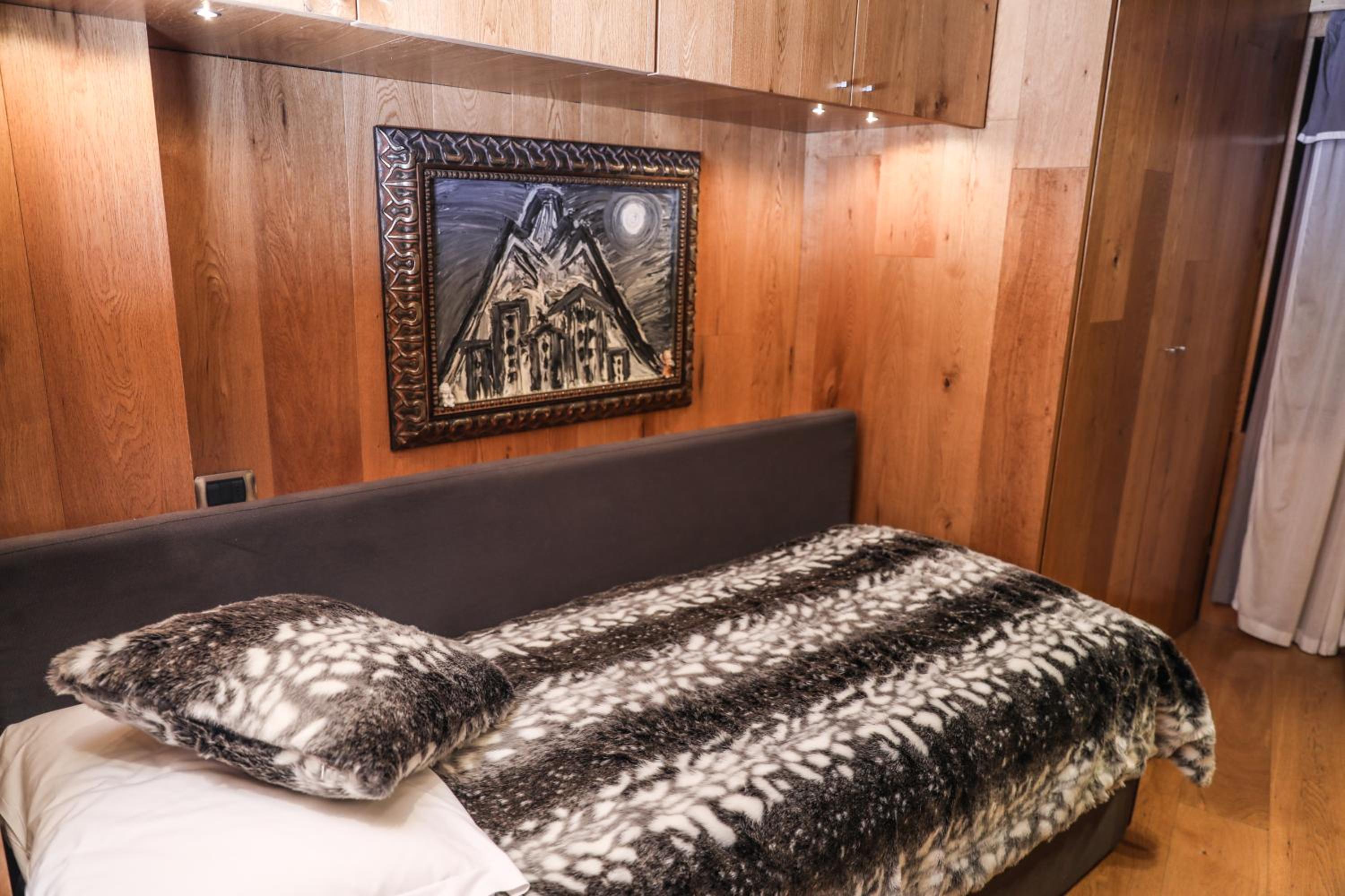 Two-Bedroom Suite photo 3